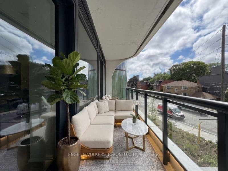 322 Dupont Street, Unit 207