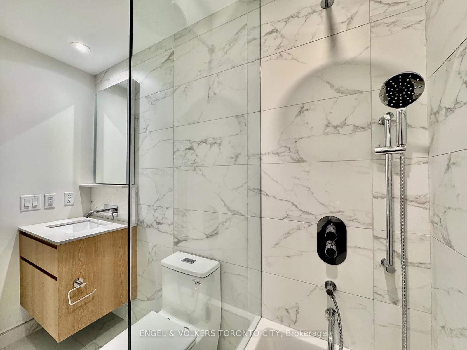 322 Dupont Street, Unit 207 thumbnail 14
