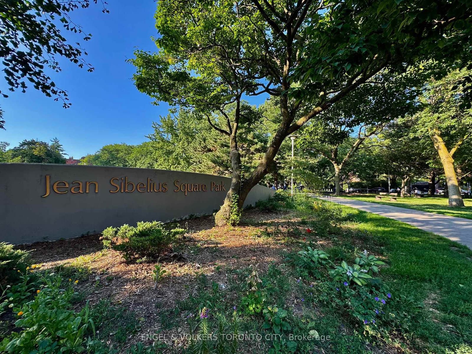 322 Dupont Street, Unit 207 thumbnail 27