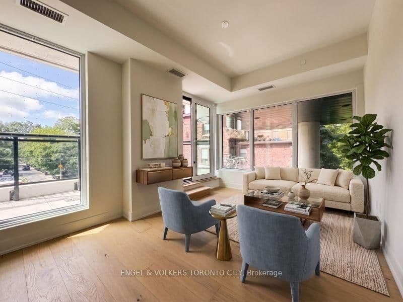 322 Dupont Street, Unit 207 thumbnail 3