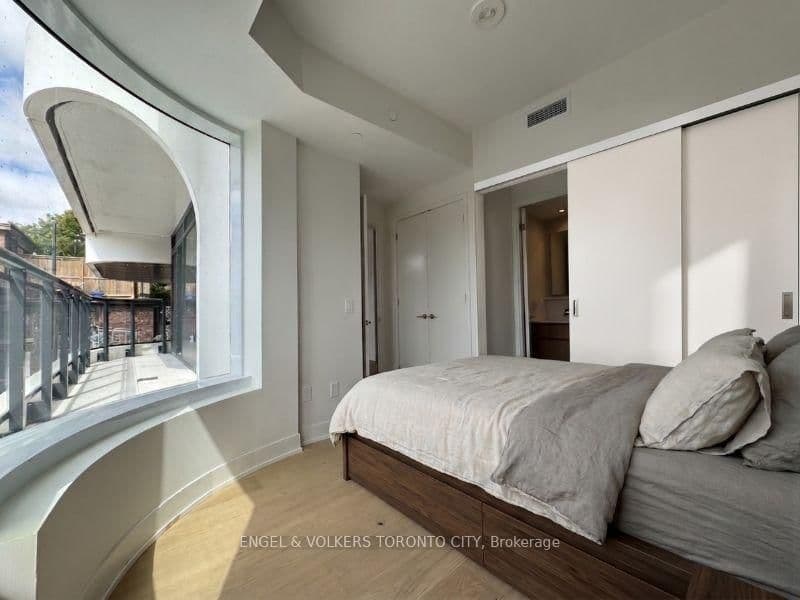 322 Dupont Street, Unit 207 thumbnail 7