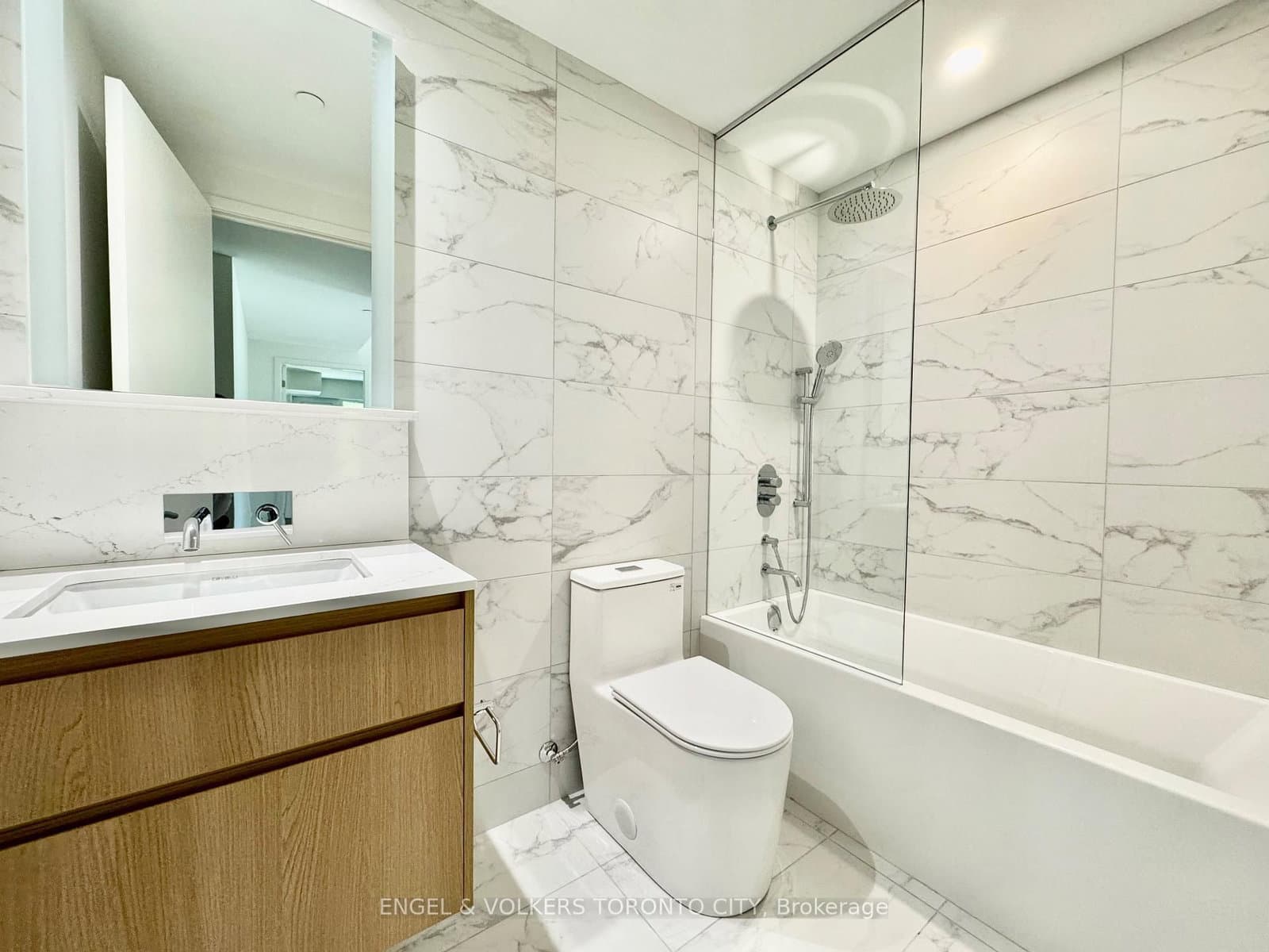 322 Dupont Street, Unit 207 thumbnail 8