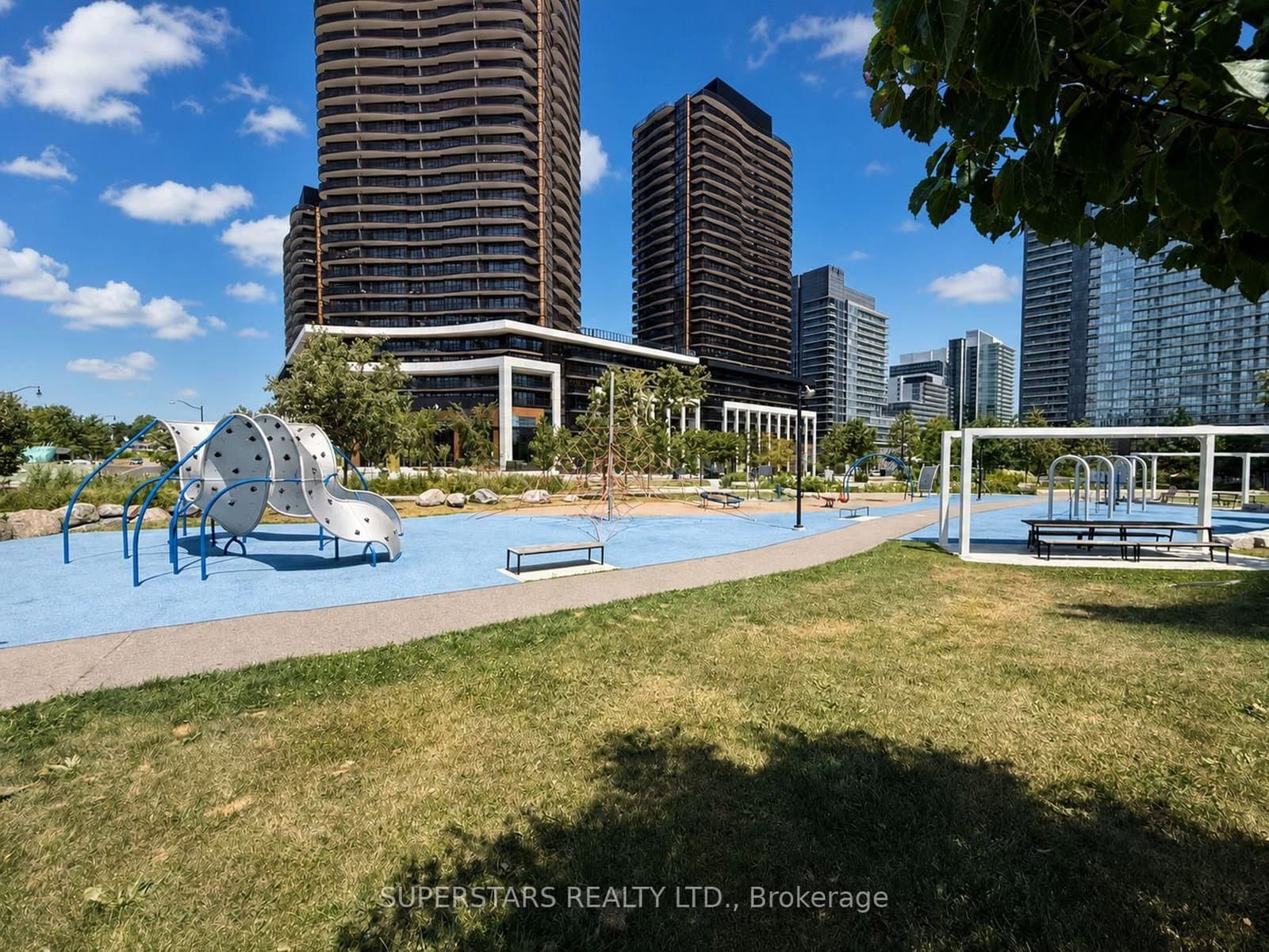 27 McMahon Drive, Unit 810 thumbnail 18