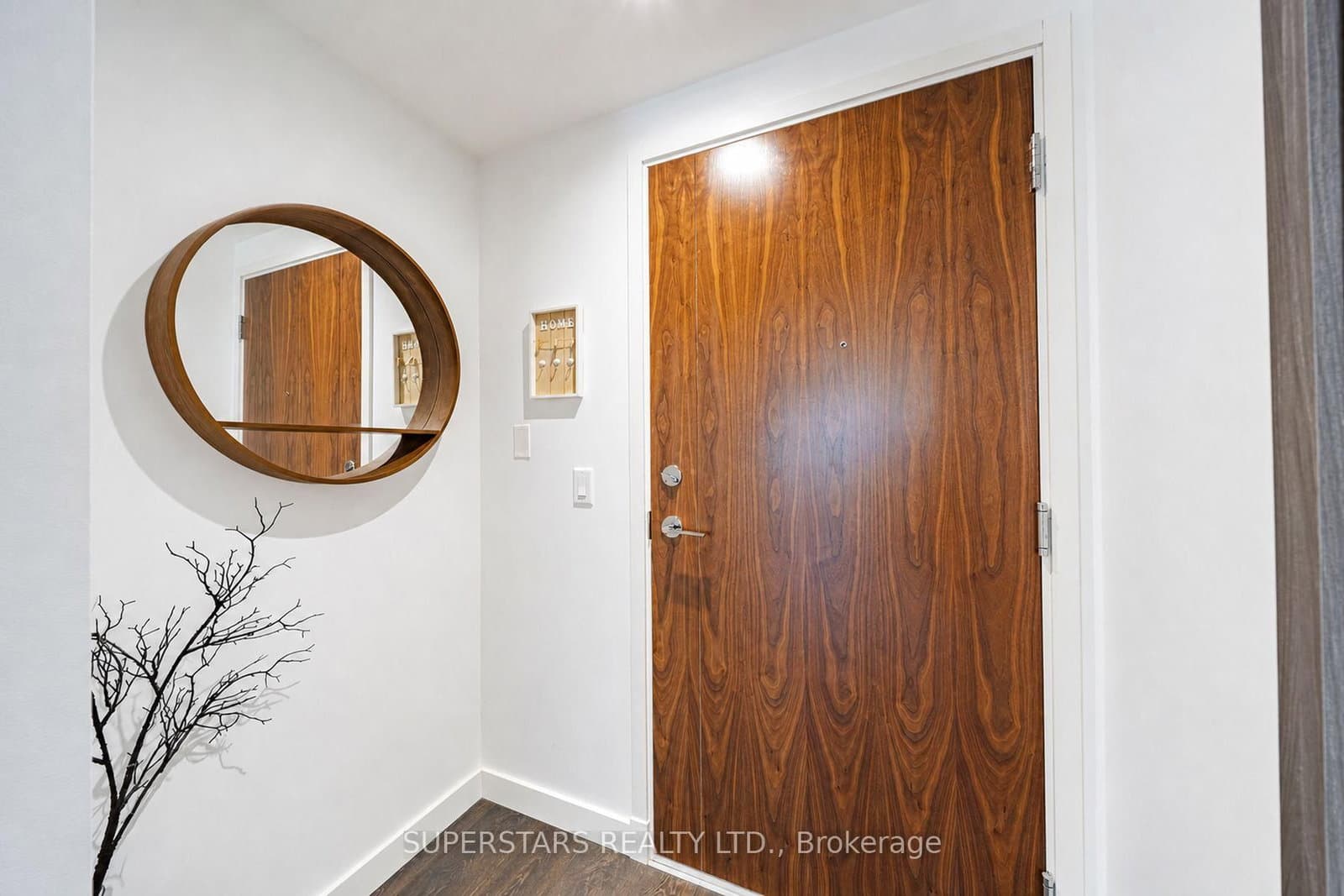 27 McMahon Drive, Unit 810 thumbnail 2