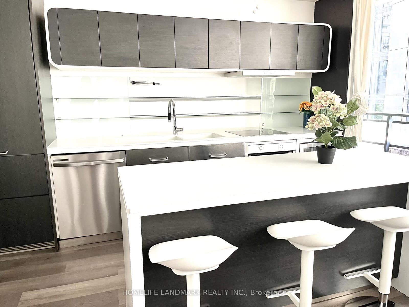 45 Charles Street E, Unit 311 thumbnail 8