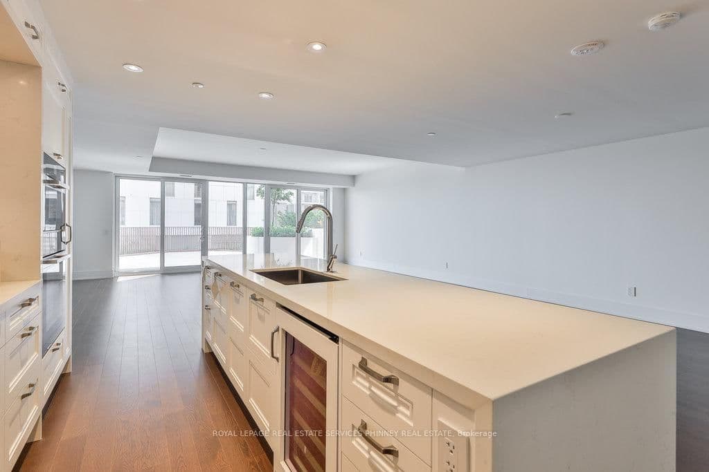 155 Merchants' Wharf, Unit 214 thumbnail 6