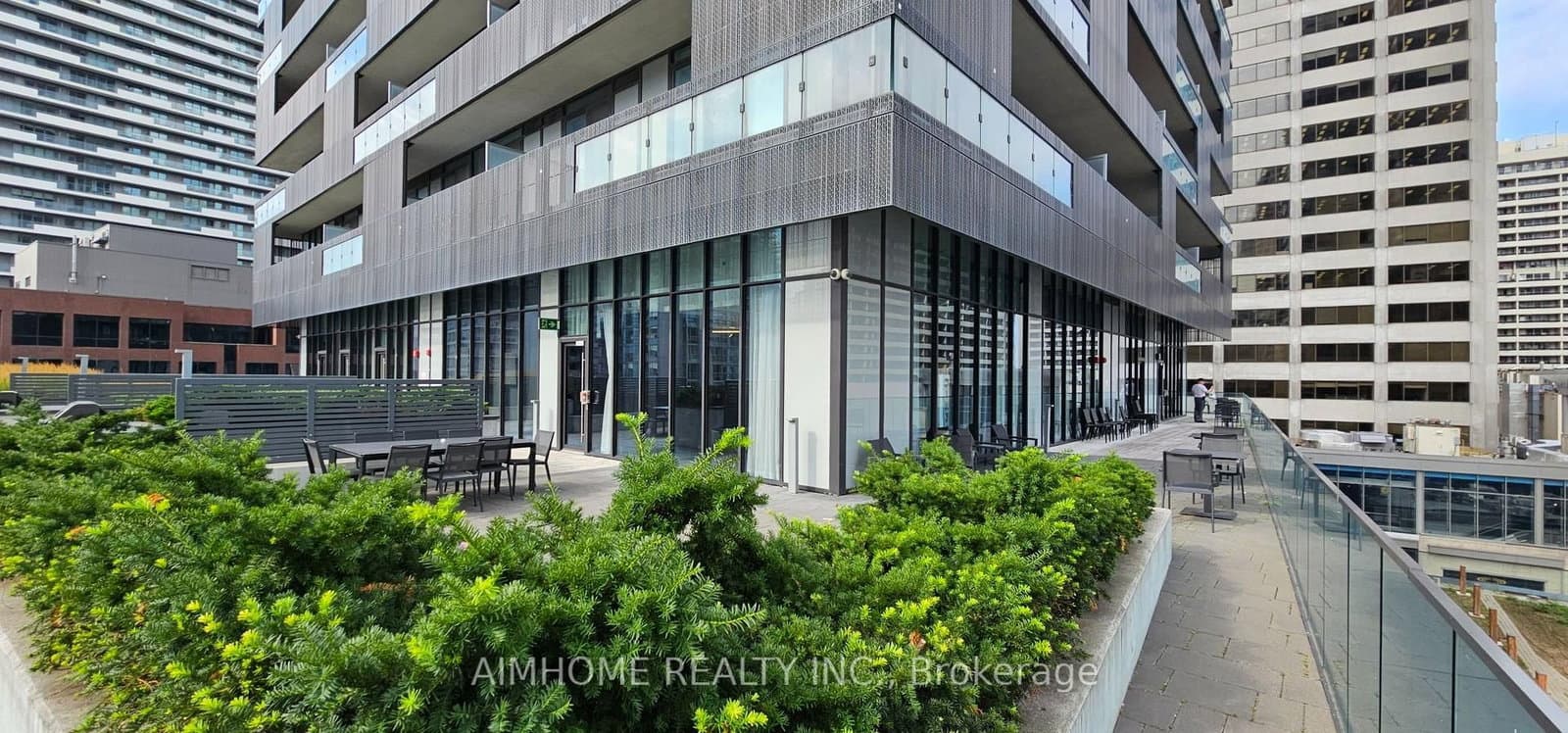 8 Eglinton Avenue E, Unit 1711 thumbnail 2