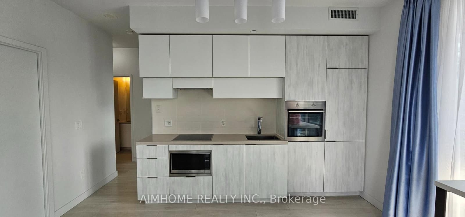 8 Eglinton Avenue E, Unit 1711 thumbnail 4