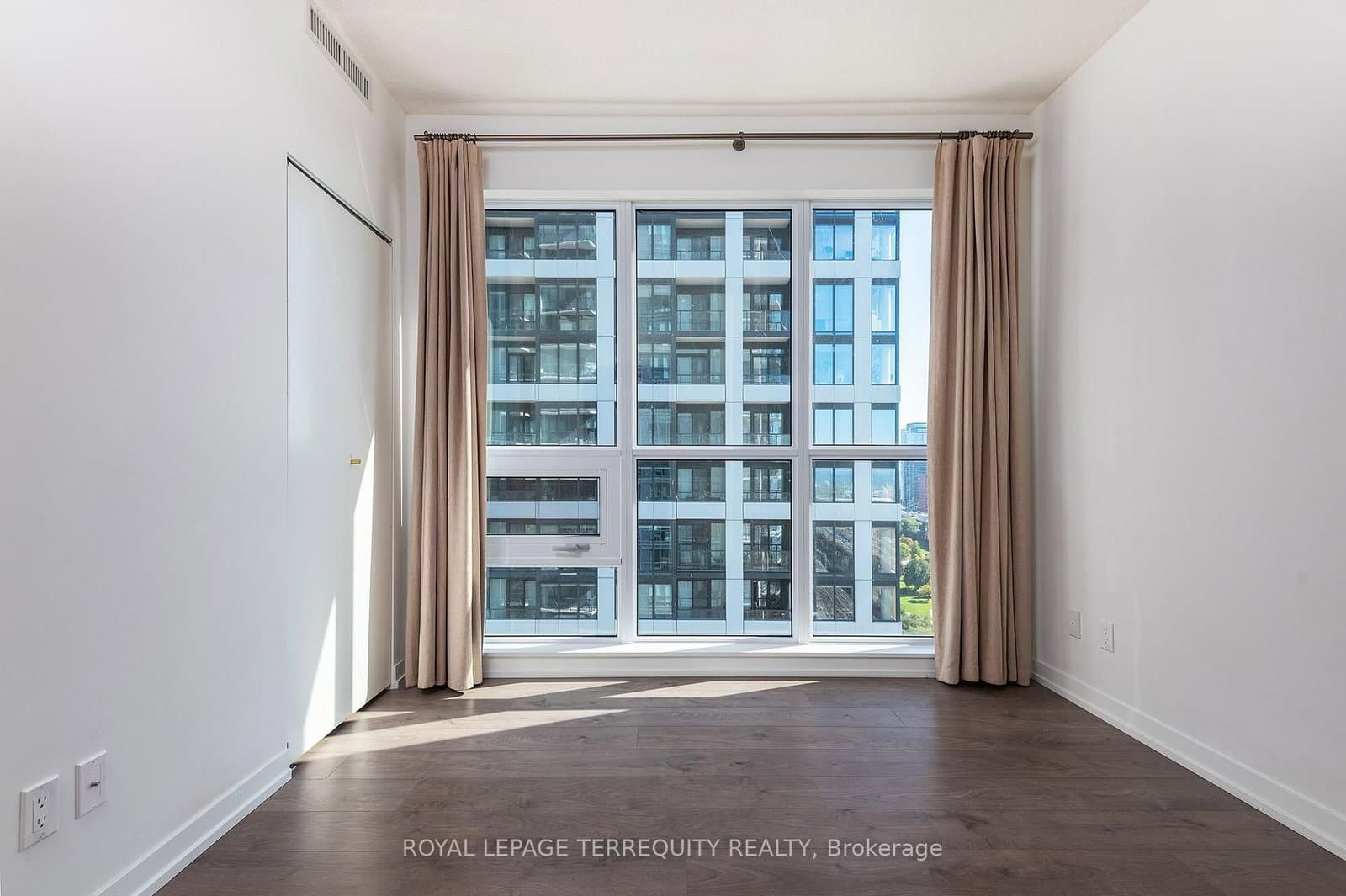 49 East Liberty Street, Unit 1802 thumbnail 22