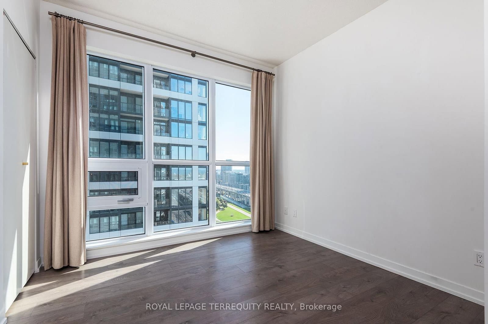 49 East Liberty Street, Unit 1802 thumbnail 23