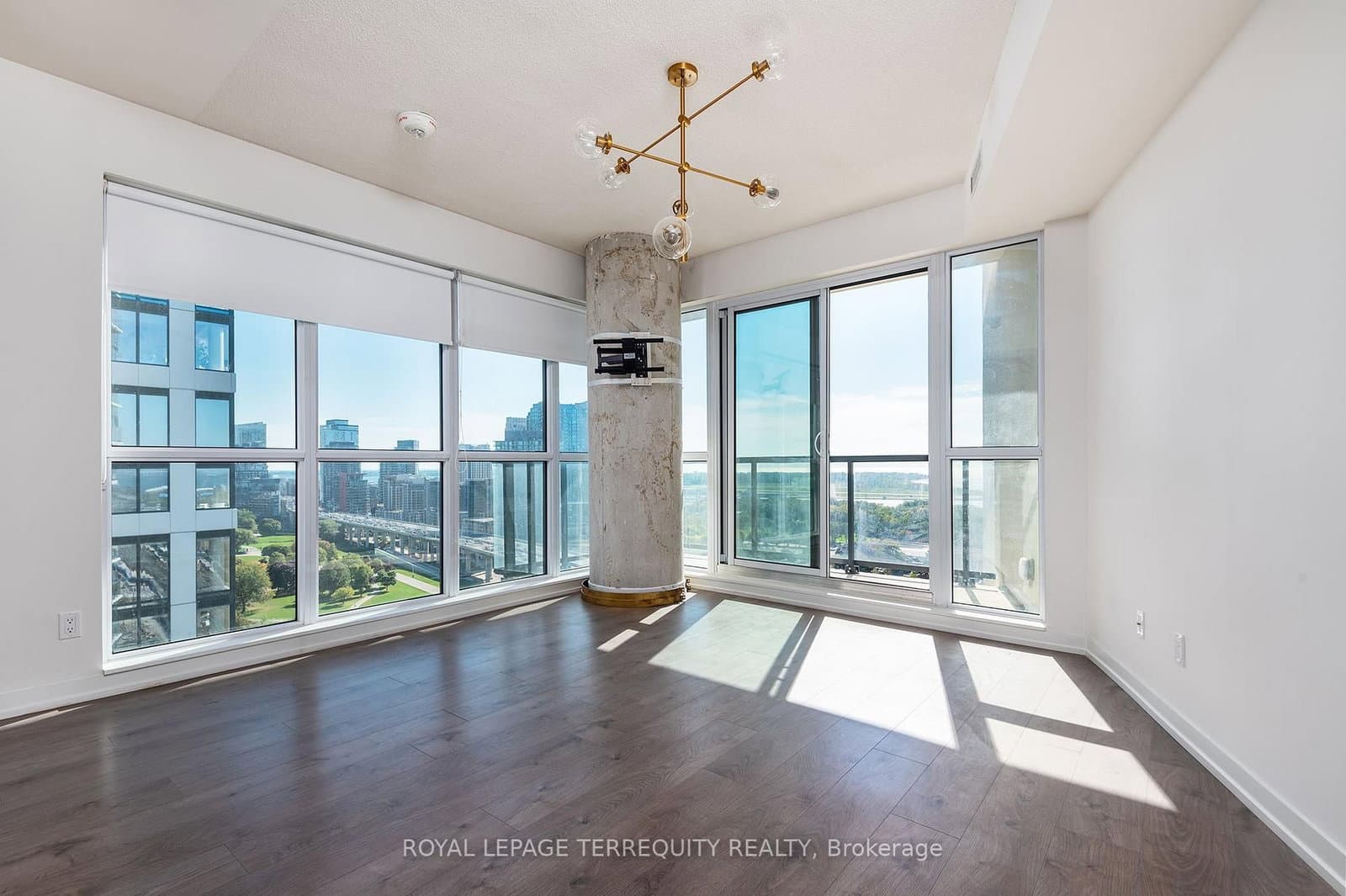 49 East Liberty Street, Unit 1802 thumbnail 4