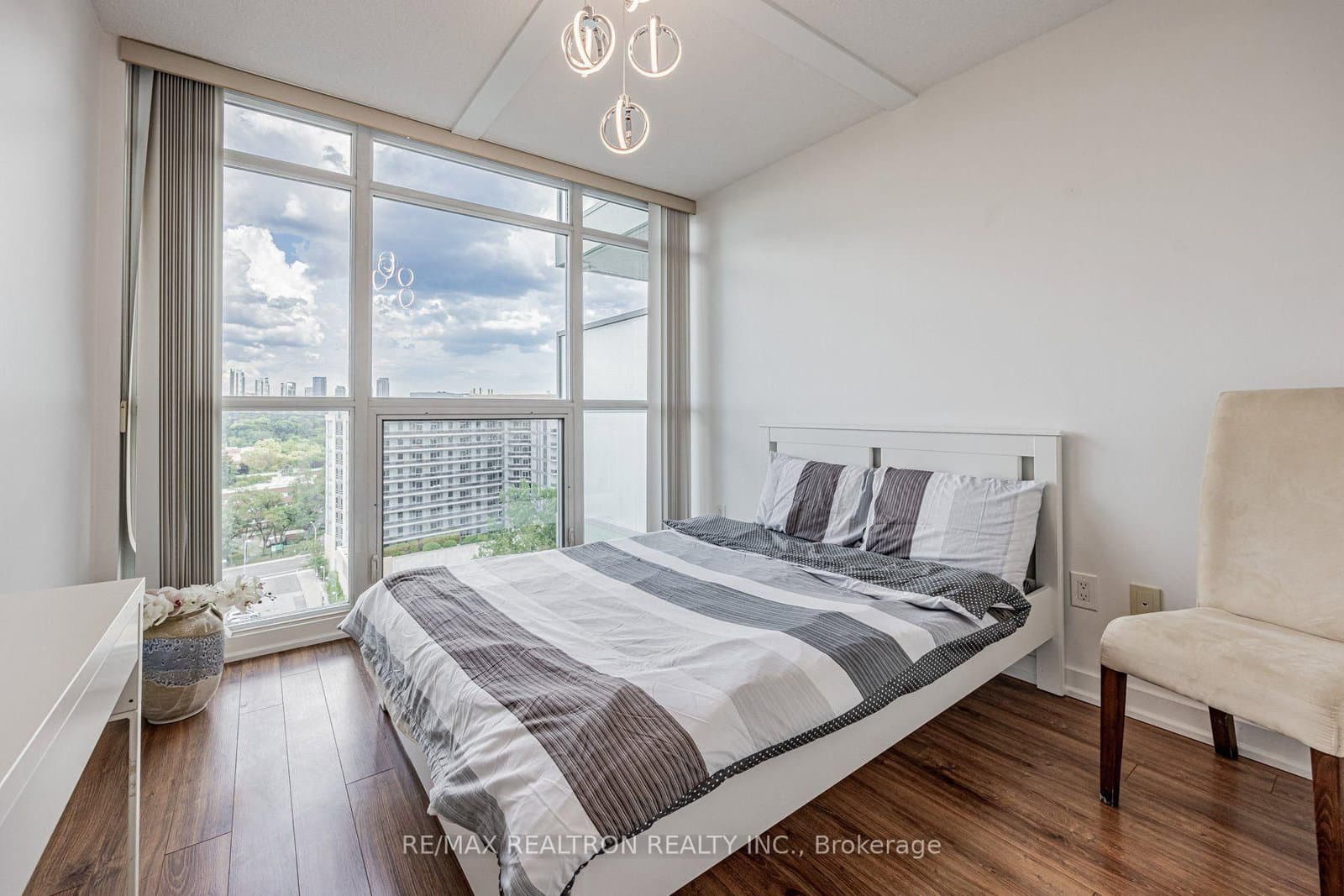 33 Singer Court, Unit 1102 thumbnail 11