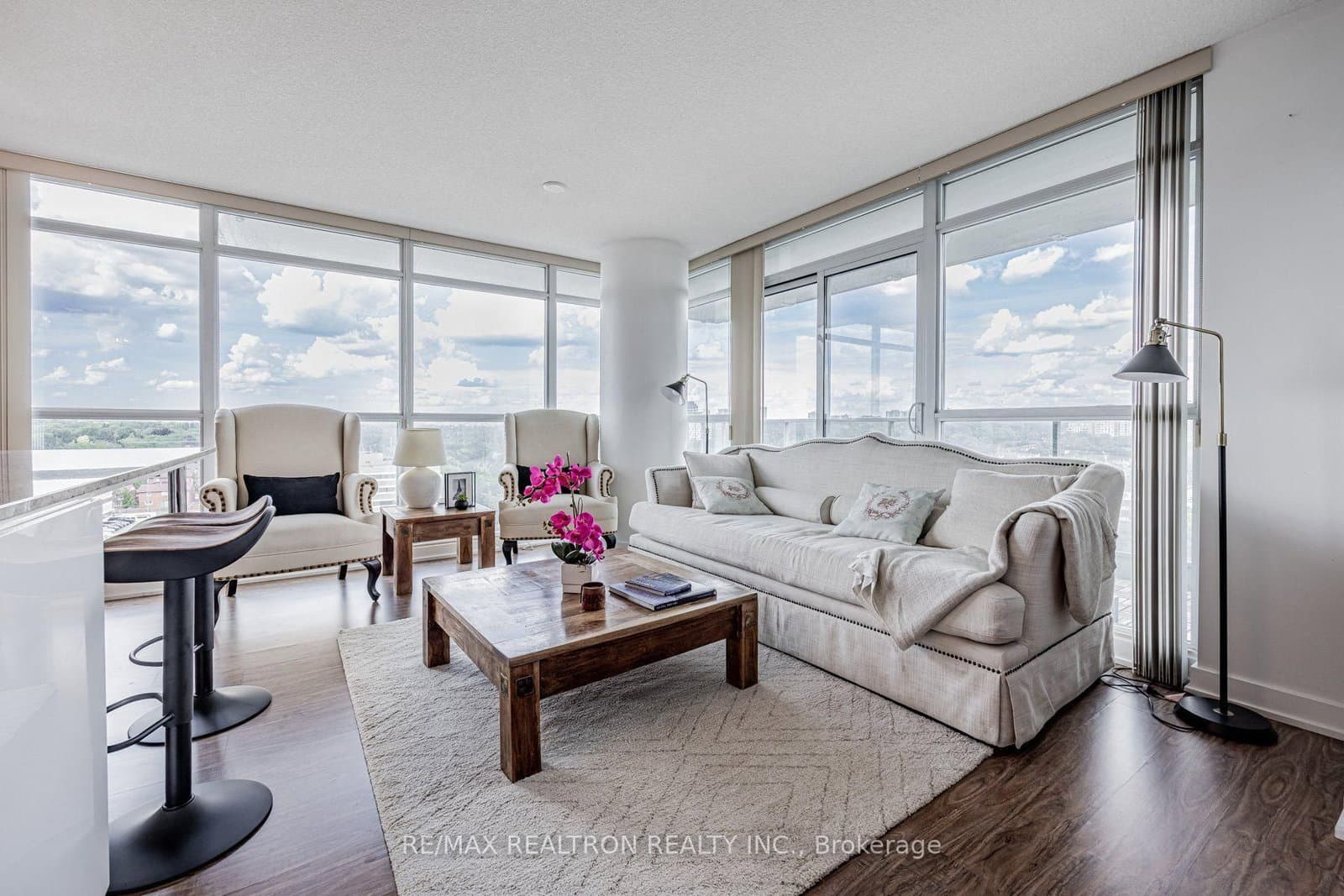 33 Singer Court, Unit 1102 thumbnail 3