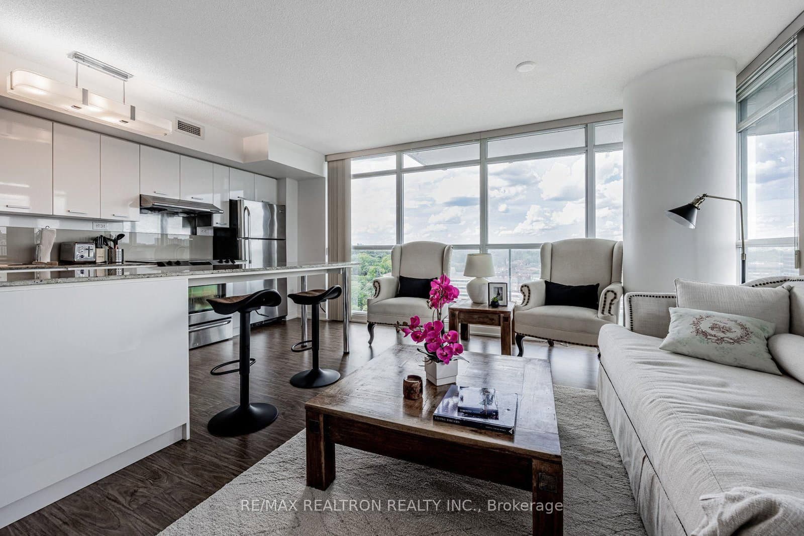 33 Singer Court, Unit 1102 thumbnail 4