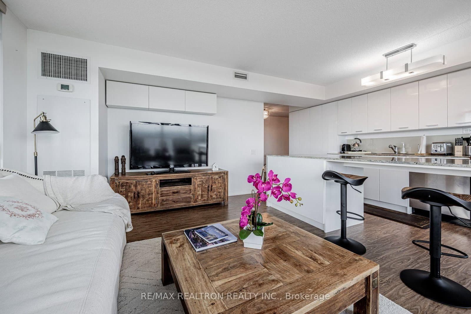 33 Singer Court, Unit 1102 thumbnail 5