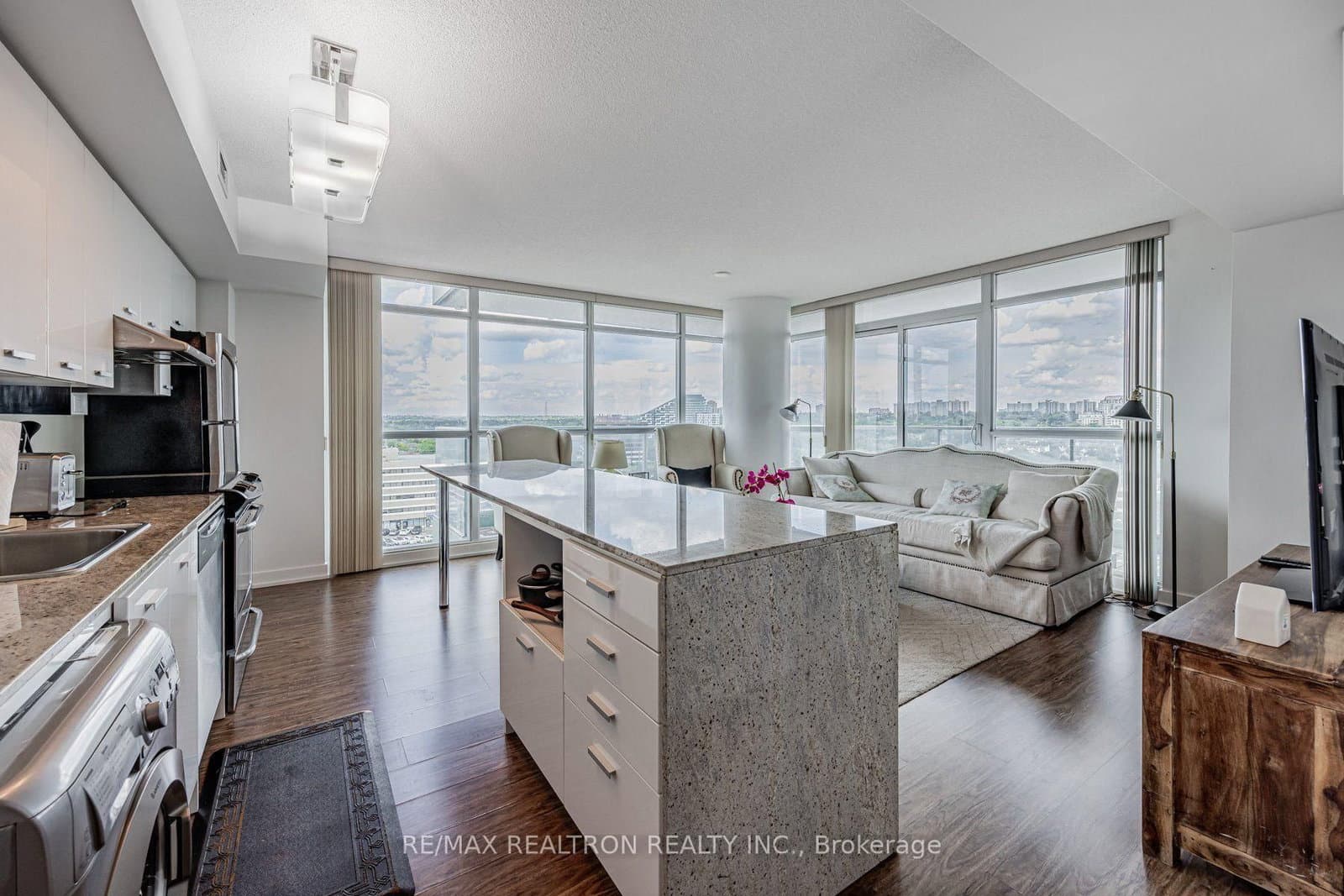 33 Singer Court, Unit 1102 thumbnail 8