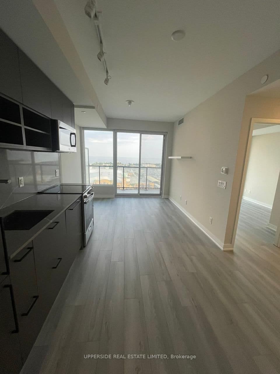 135 East Liberty Street, Unit 1613 thumbnail 12