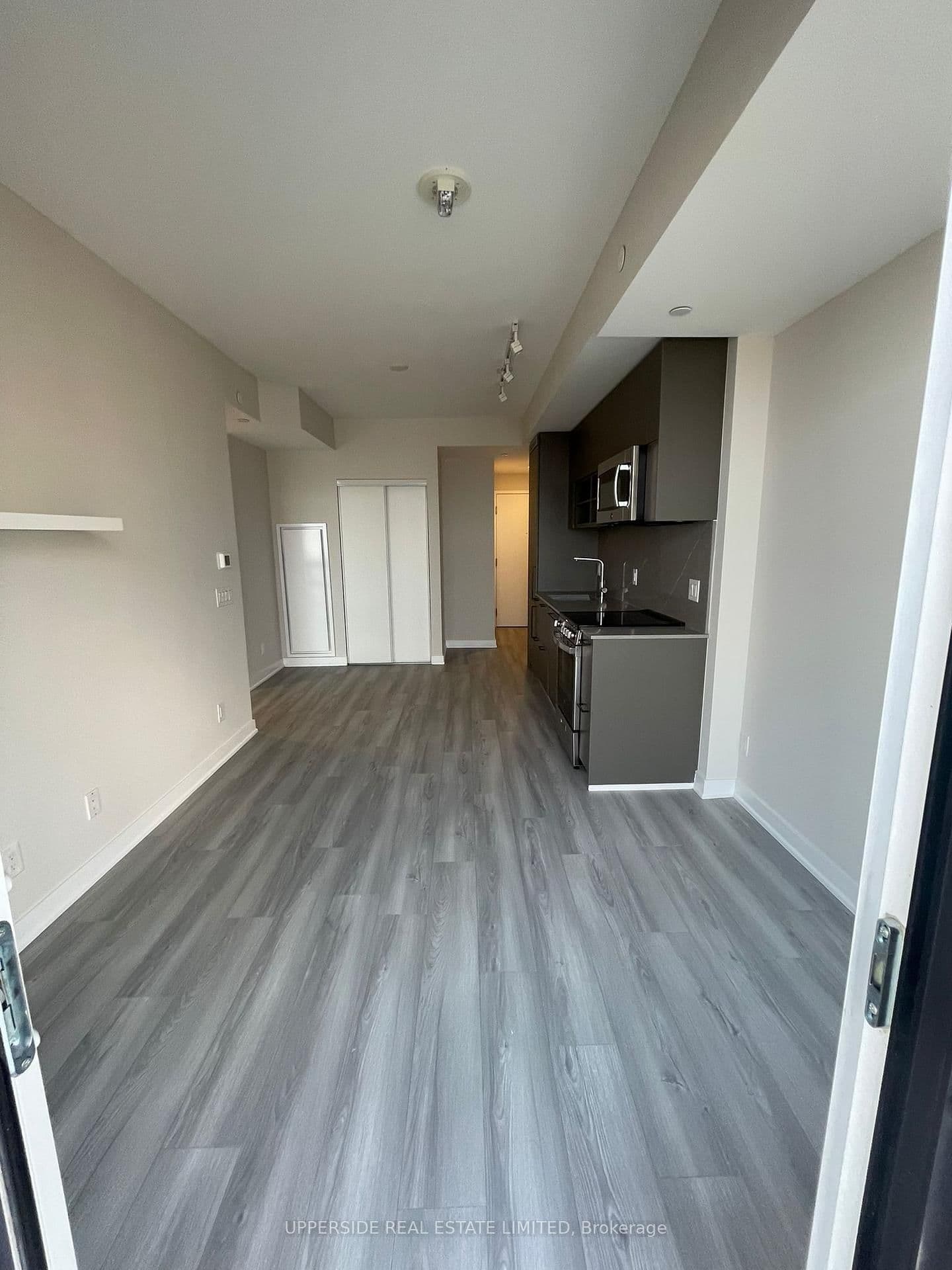 135 East Liberty Street, Unit 1613 thumbnail 14