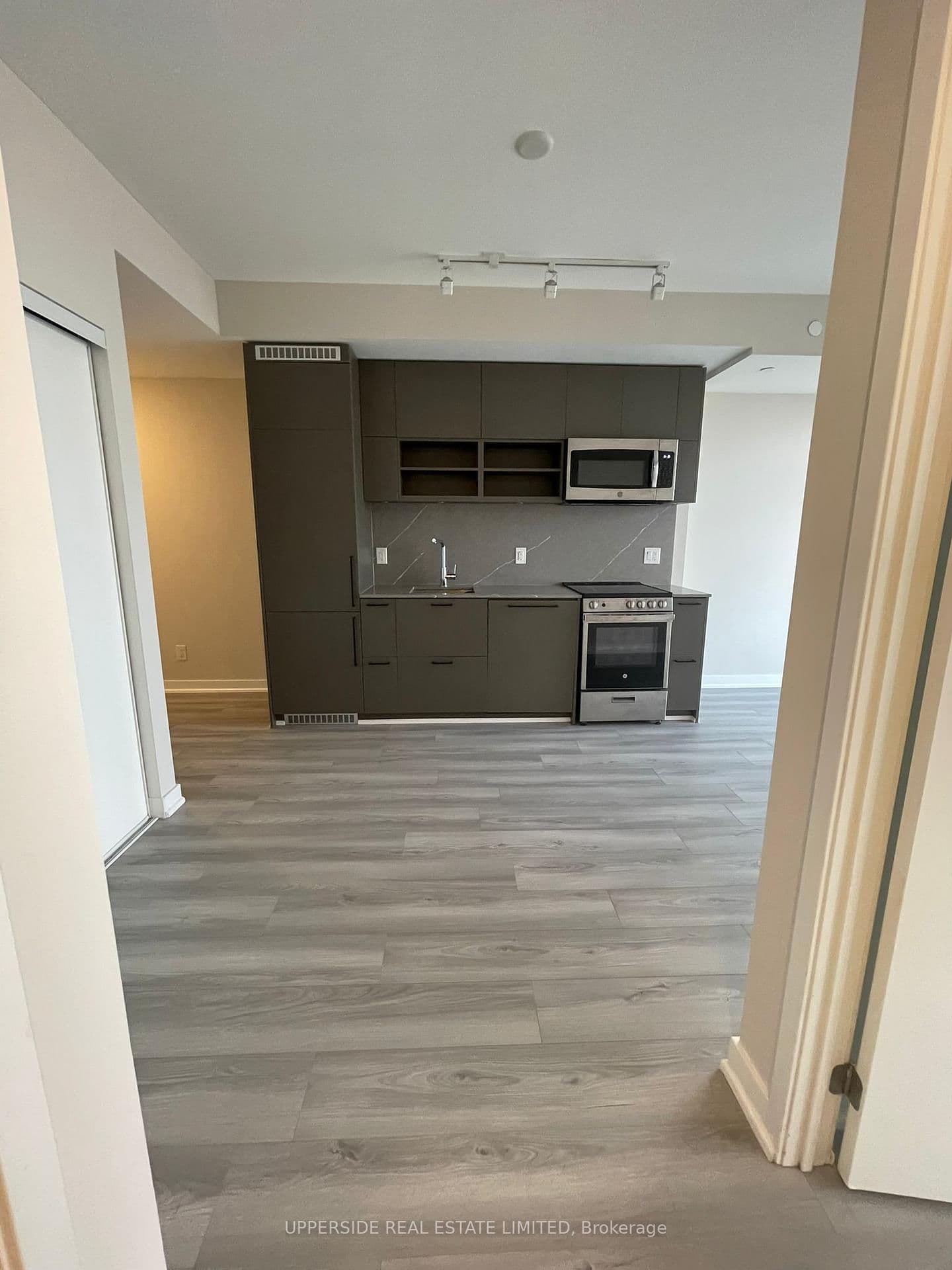 135 East Liberty Street, Unit 1613 thumbnail 15