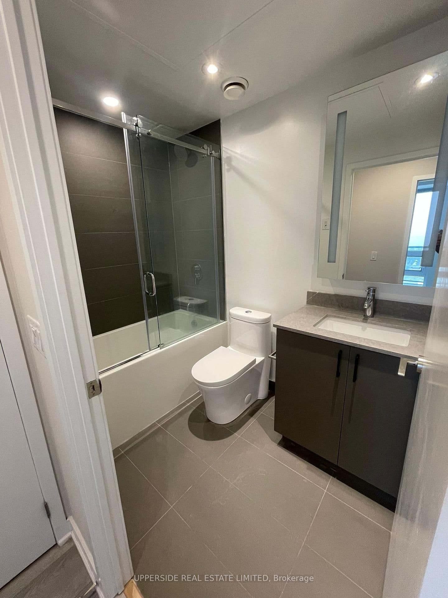 135 East Liberty Street, Unit 1613 thumbnail 16