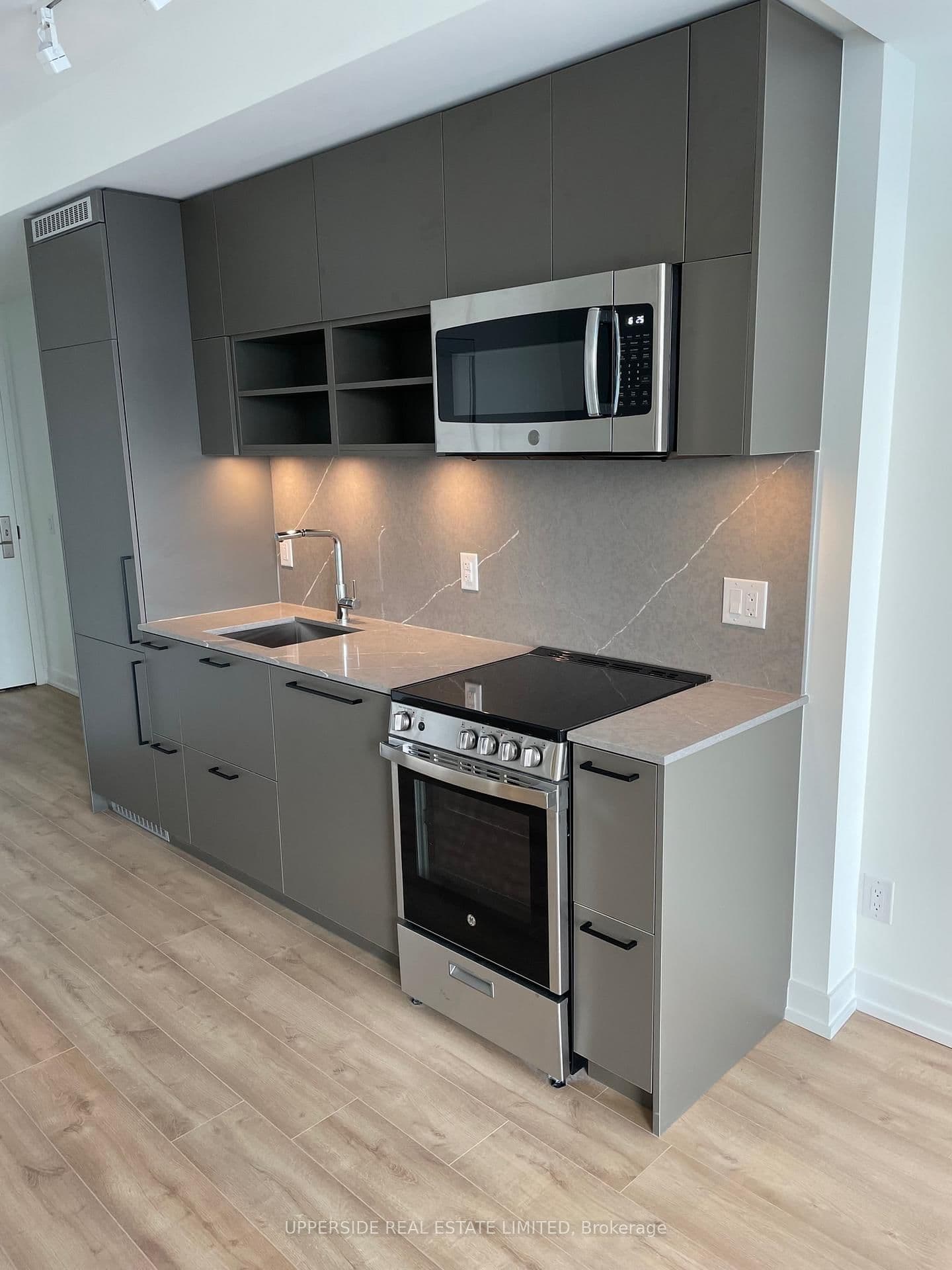 135 East Liberty Street, Unit 1613 thumbnail 4