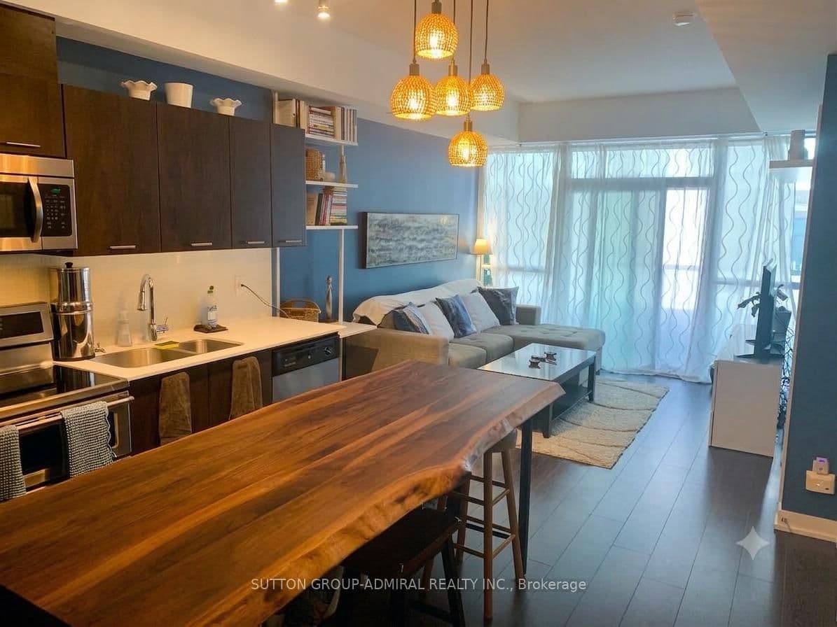 20 Bruyeres Mews, Unit 217 thumbnail 4