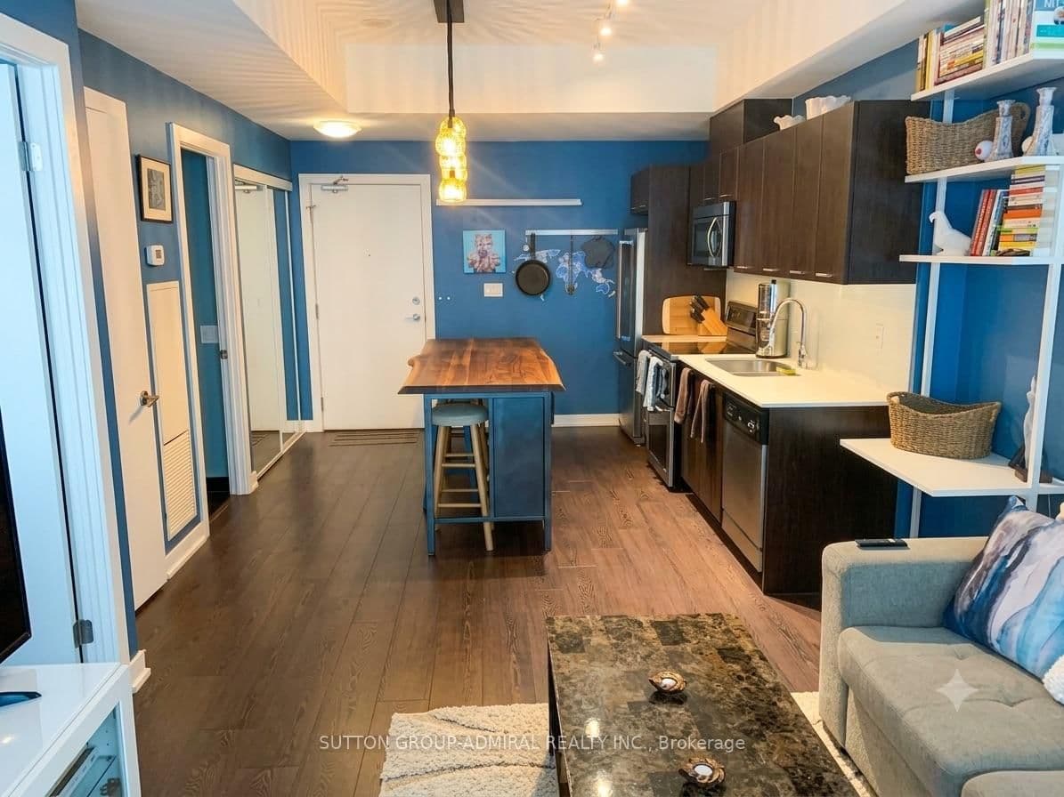 20 Bruyeres Mews, Unit 217 thumbnail 5