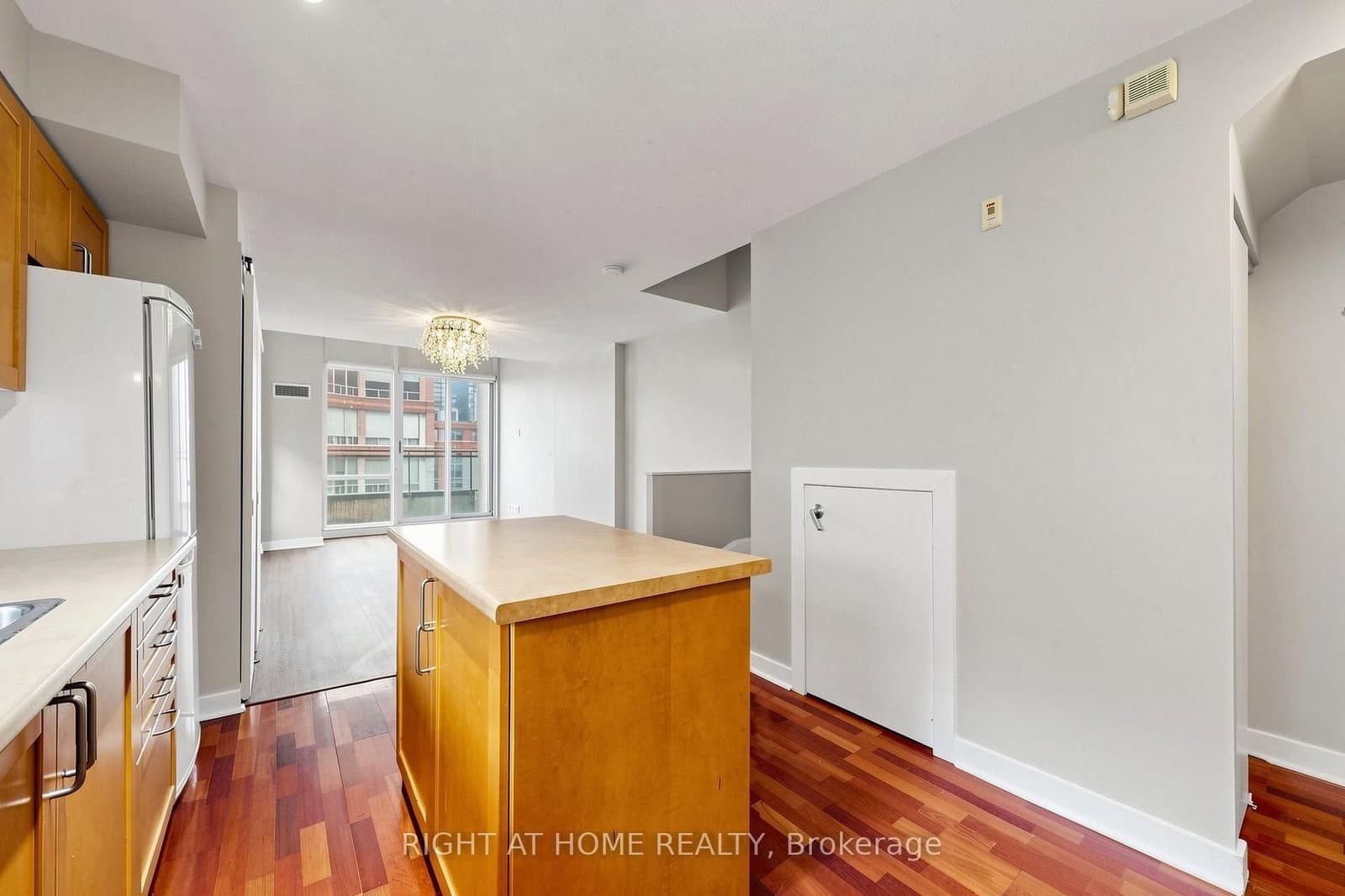 77 Lombard Street, Unit 501 thumbnail 10