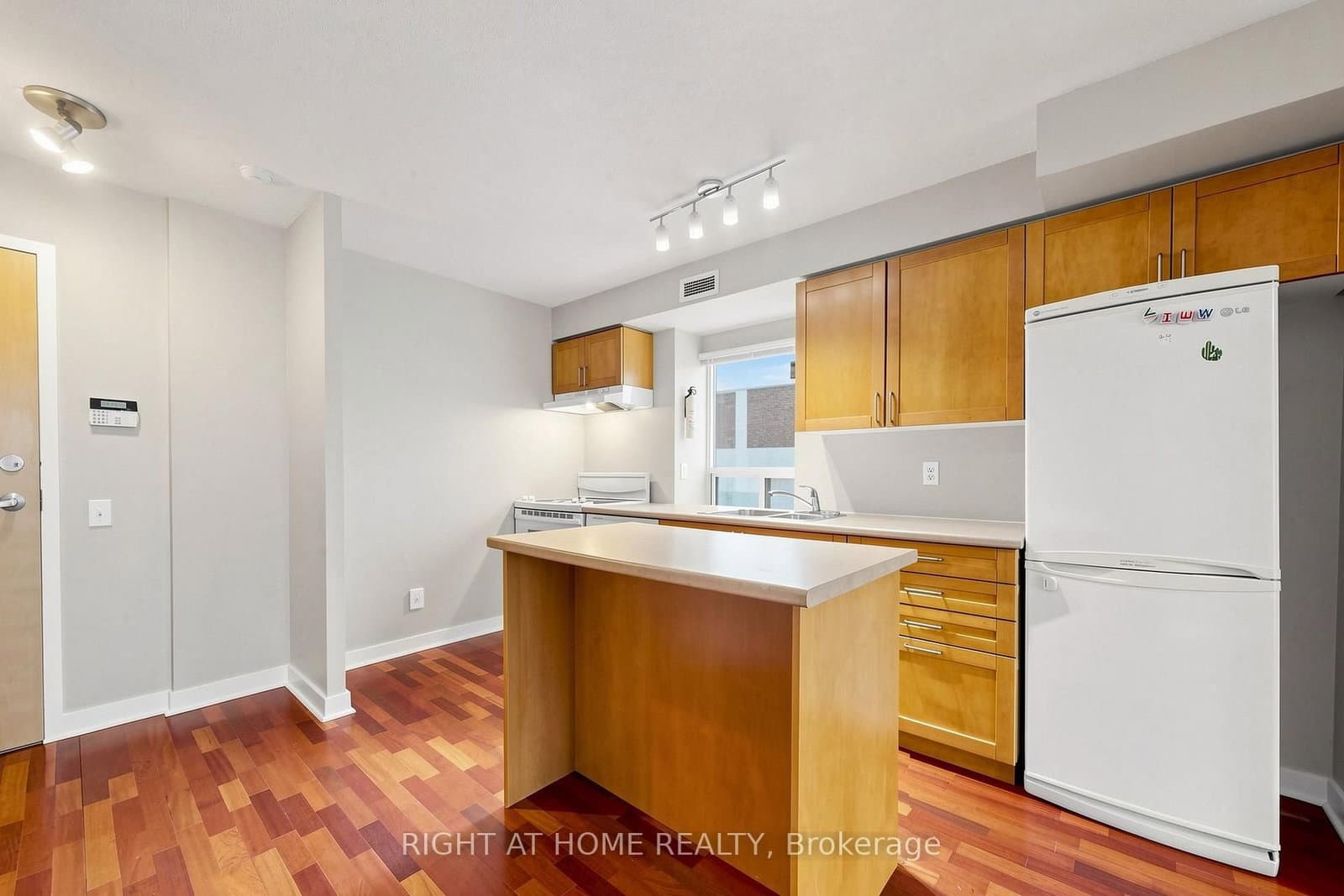 77 Lombard Street, Unit 501 thumbnail 9
