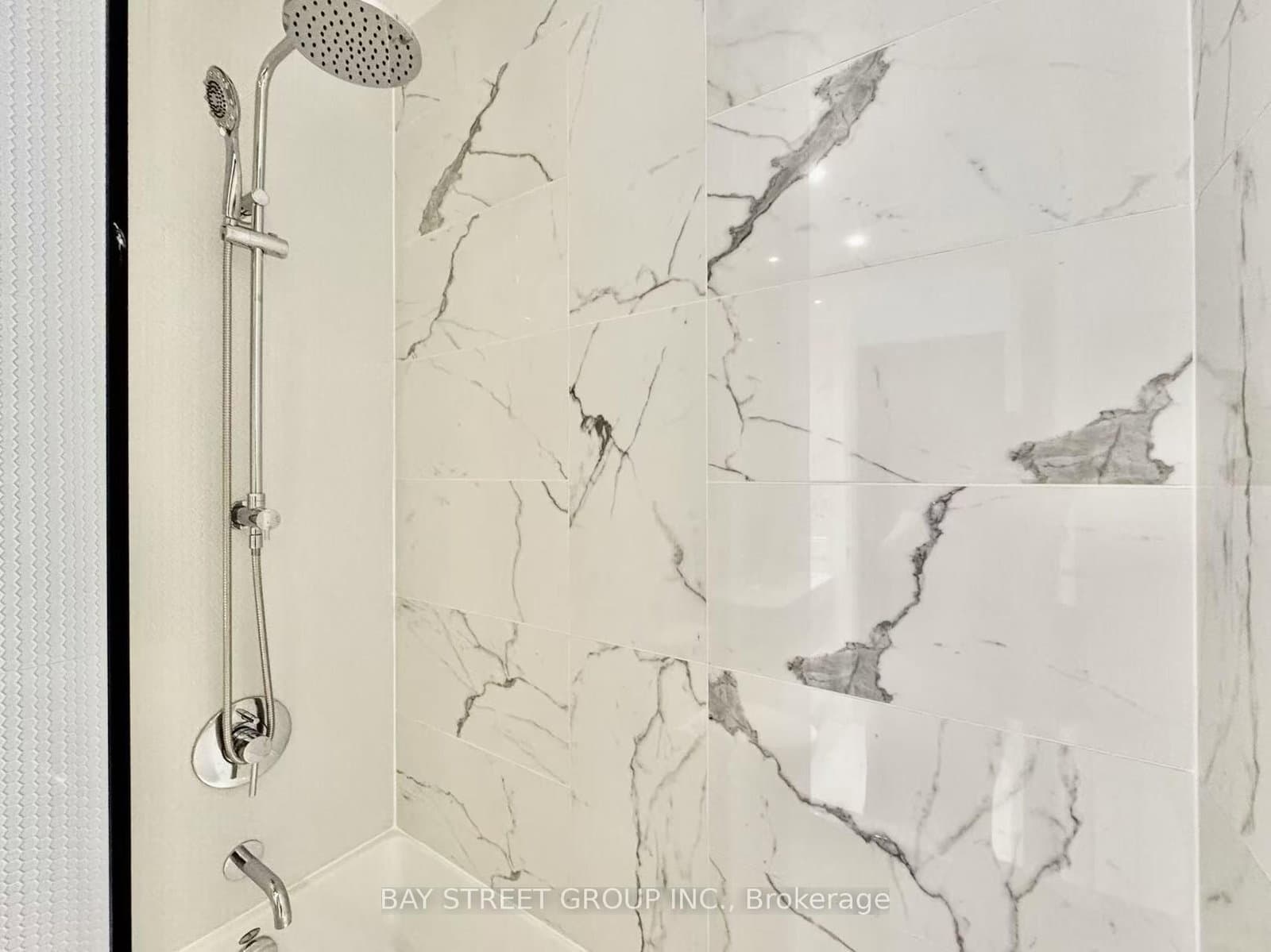 11 Yorkville Avenue, Unit 6006 thumbnail 4