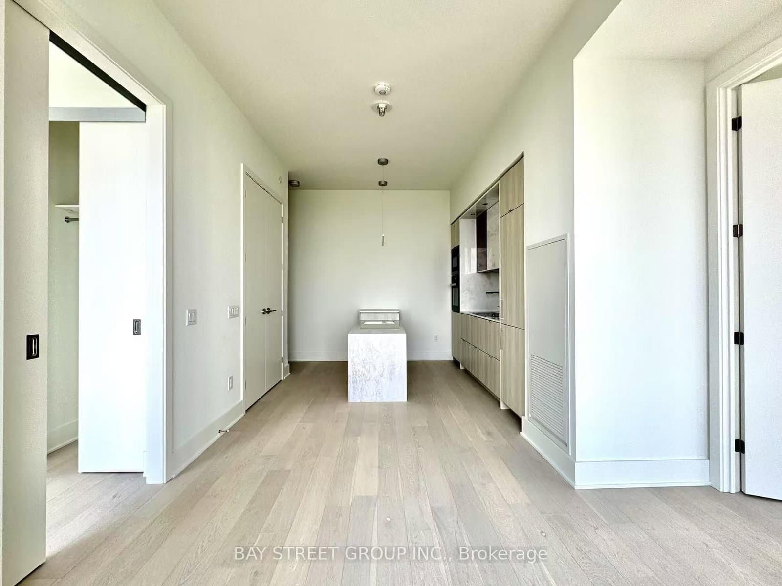 11 Yorkville Avenue, Unit 6006 thumbnail 6
