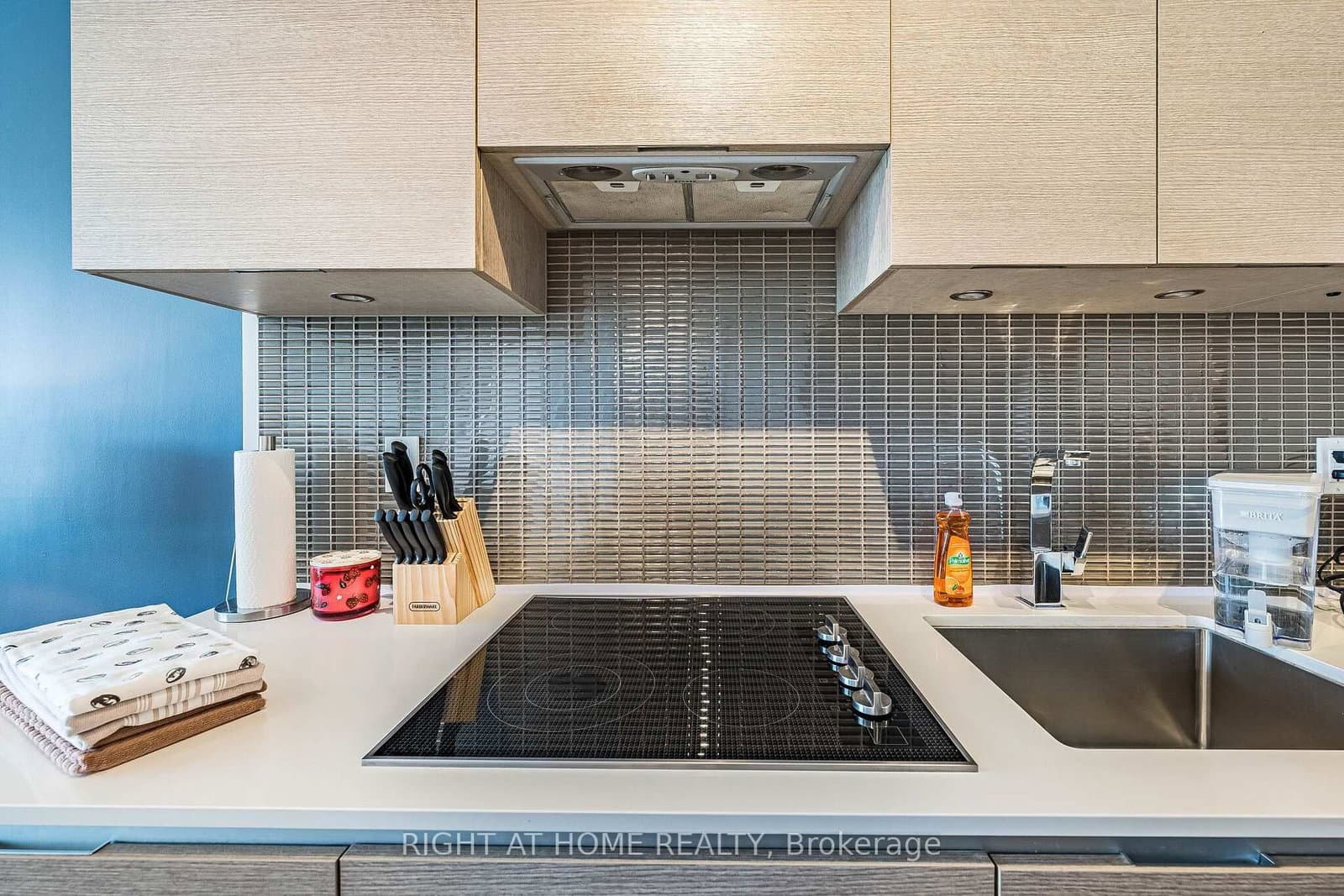 200 W Bloor Street W, Unit 1604 thumbnail 16