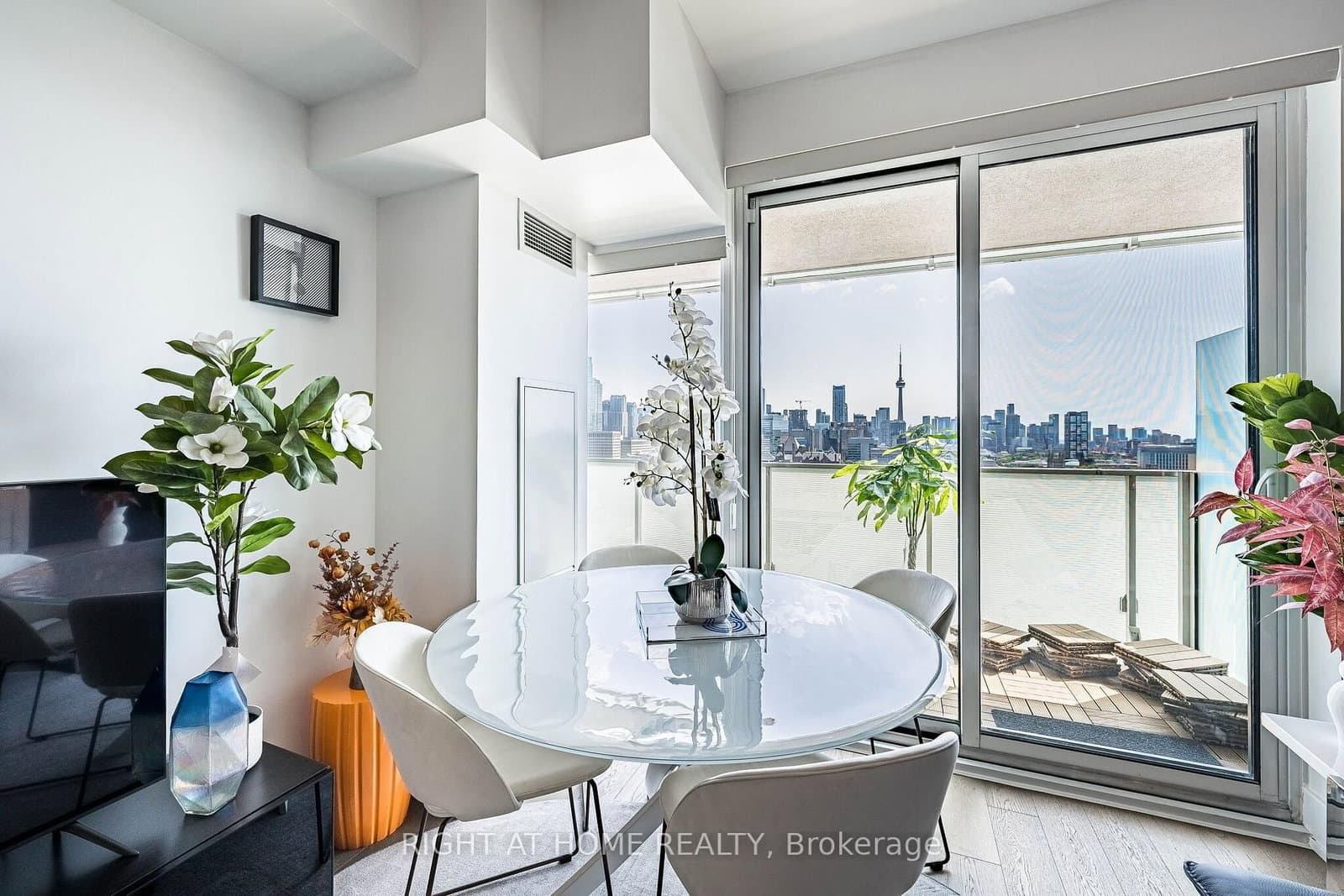 200 W Bloor Street W, Unit 1604 thumbnail 19