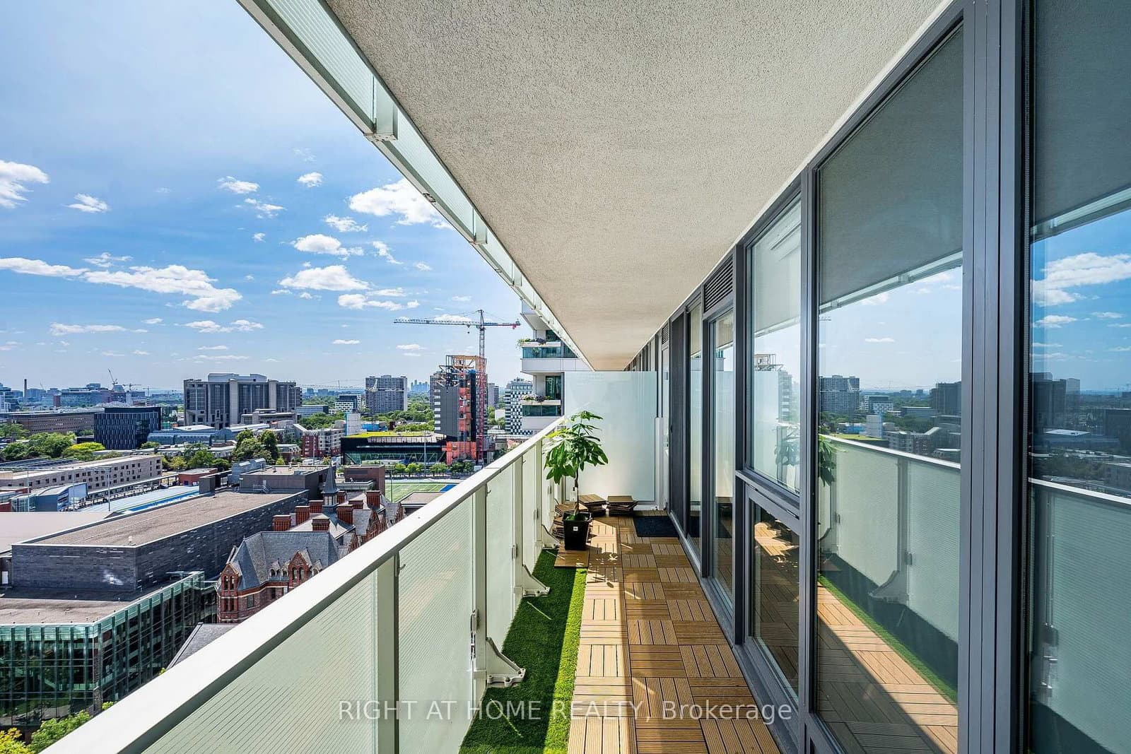 200 W Bloor Street W, Unit 1604 thumbnail 33