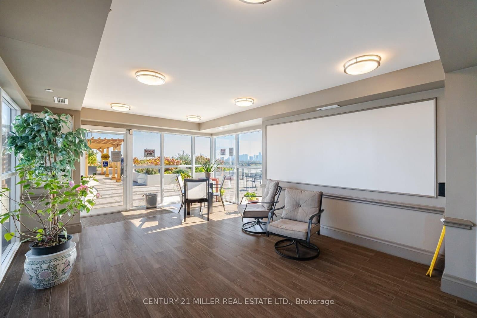 35 Saranac Boulevard, Unit Ph08 thumbnail 28