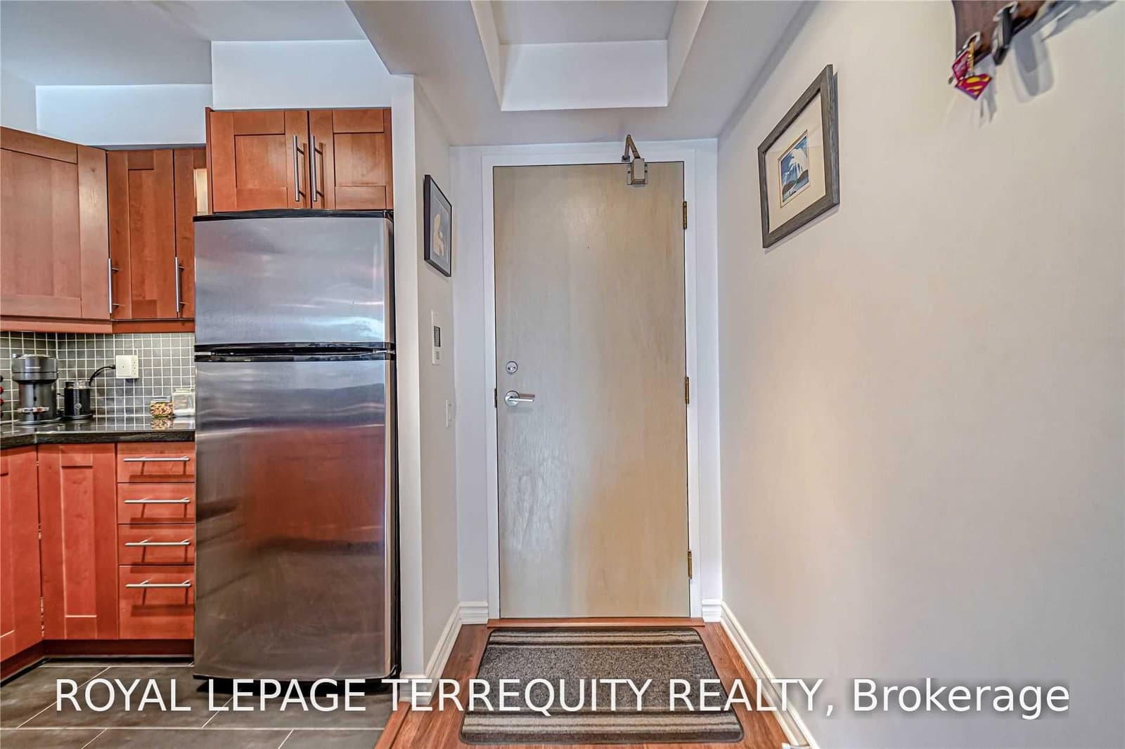 942 Yonge Street, Unit 319 thumbnail 3