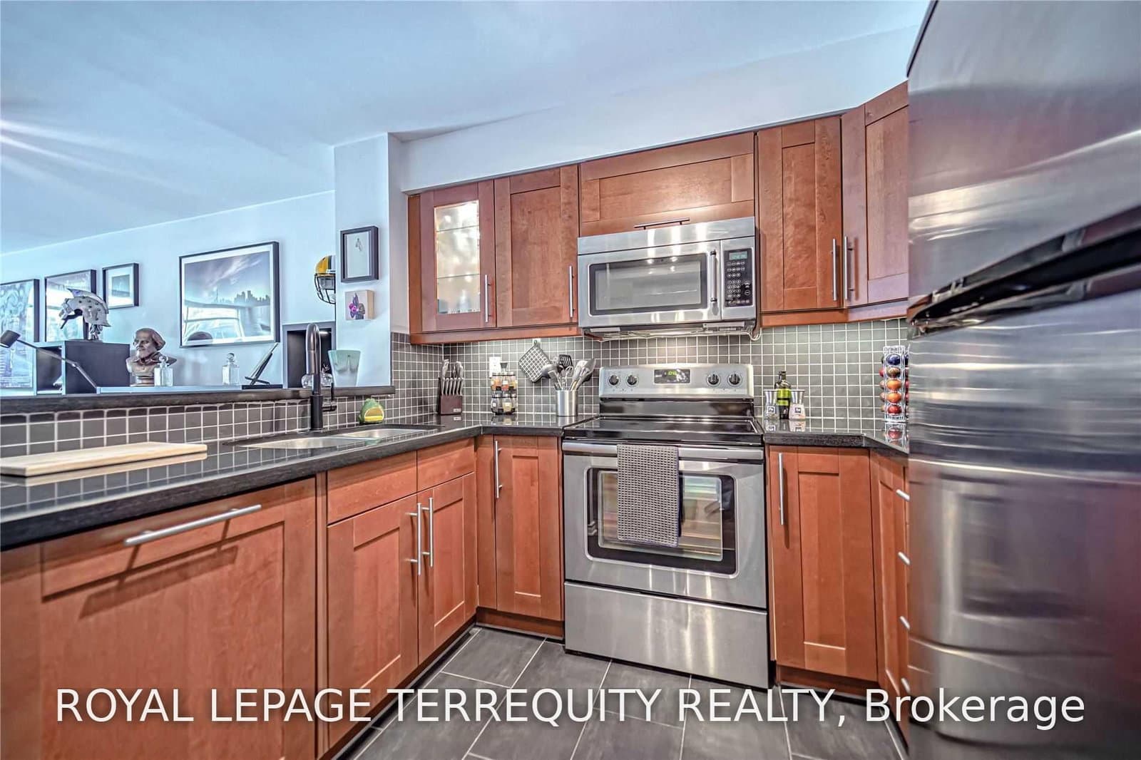 942 Yonge Street, Unit 319 thumbnail 5