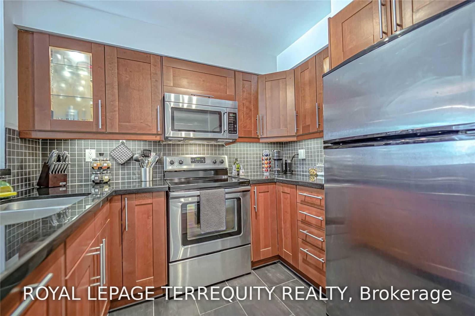 942 Yonge Street, Unit 319 thumbnail 6