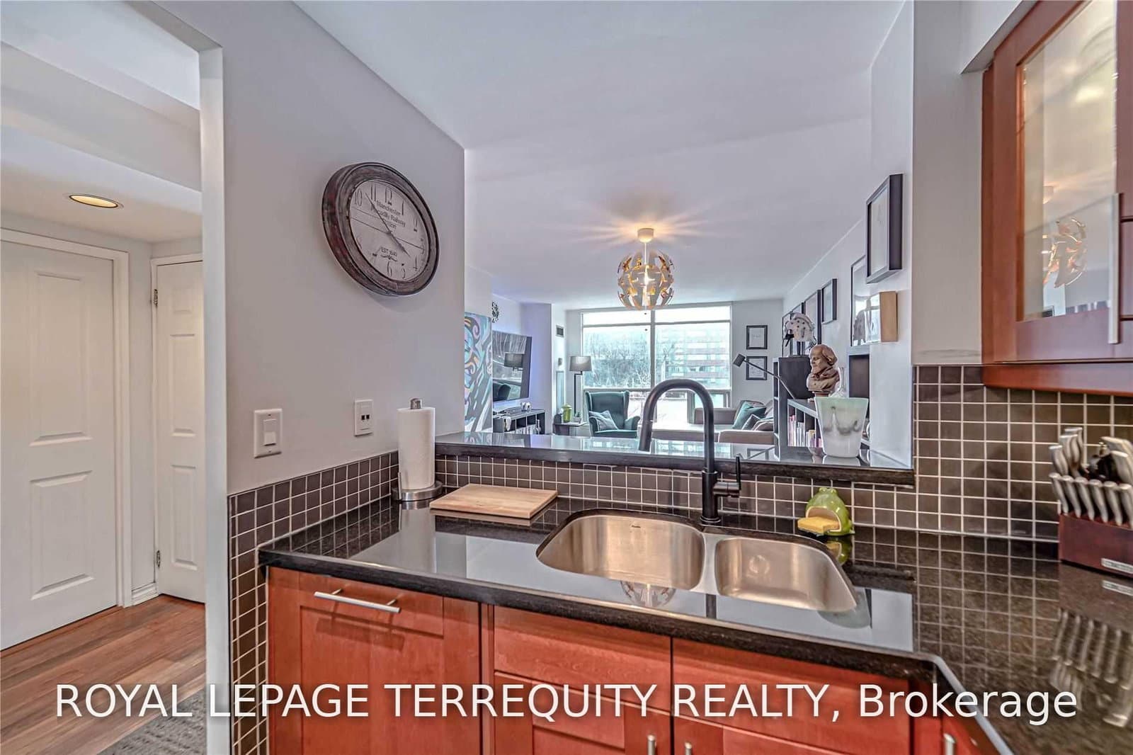 942 Yonge Street, Unit 319 thumbnail 7