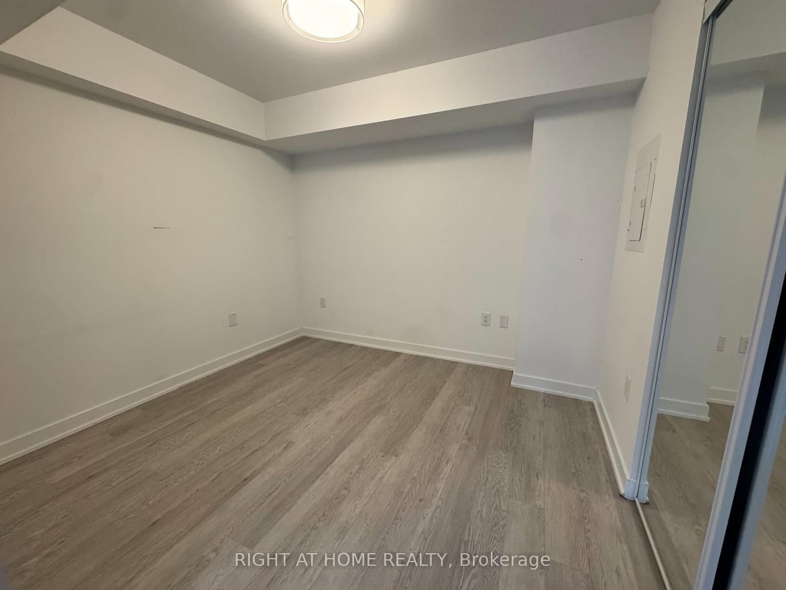 3 Strathgowan Avenue, Unit 326 thumbnail 4