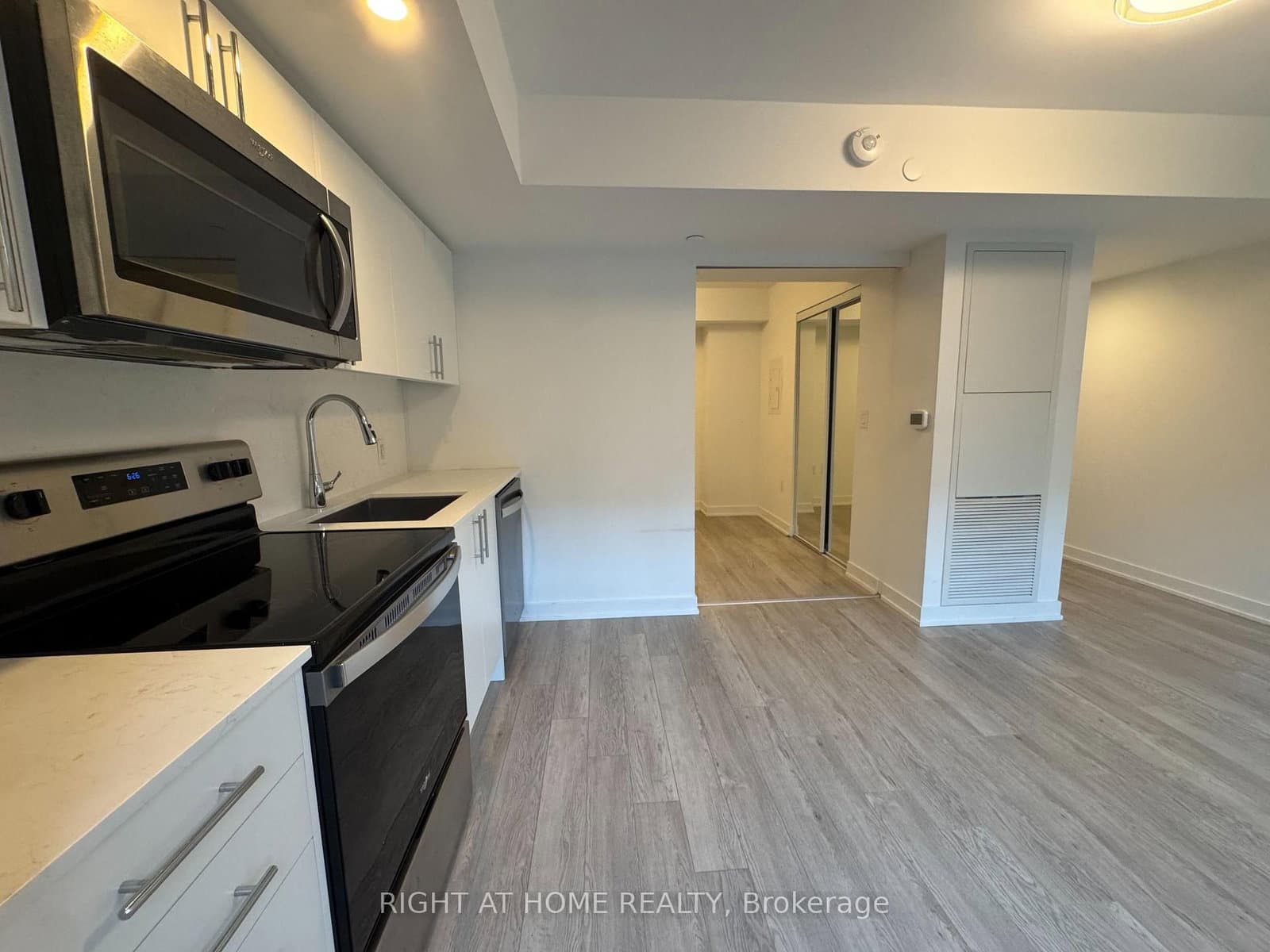 3 Strathgowan Avenue, Unit 326 thumbnail 5