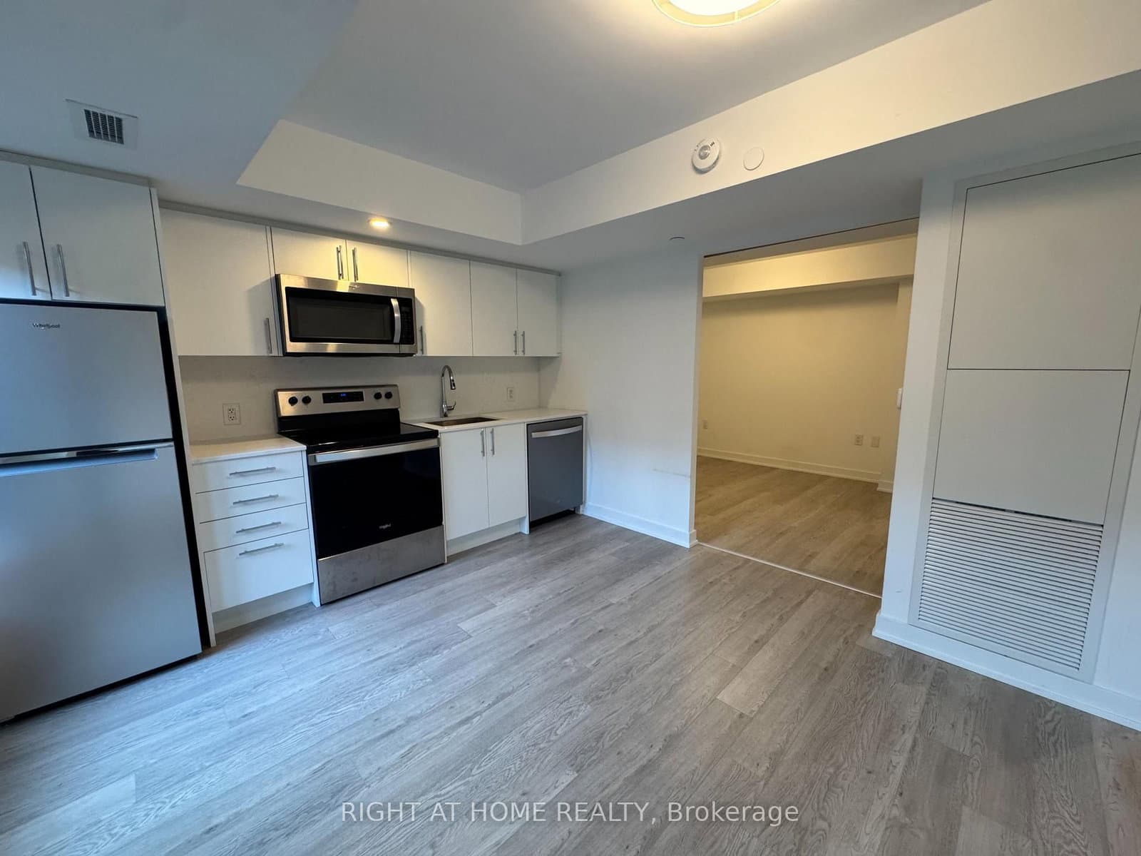 3 Strathgowan Avenue, Unit 326 thumbnail 6