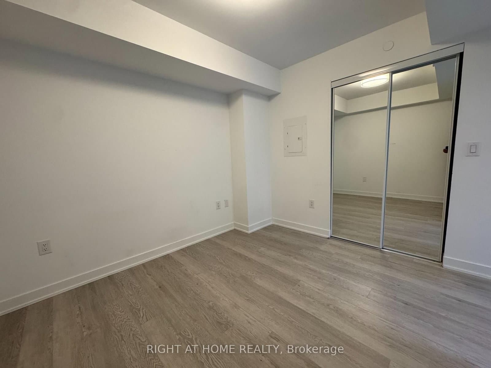 3 Strathgowan Avenue, Unit 326 thumbnail 9