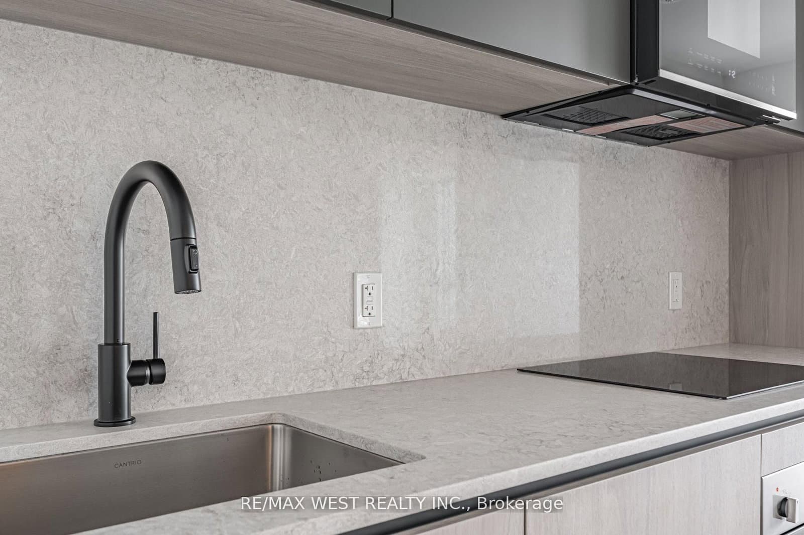 108 Peter Street, Unit 2601 thumbnail 5