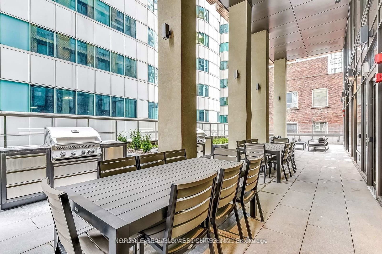 28 Widmer Street, Unit SPH25 thumbnail 5