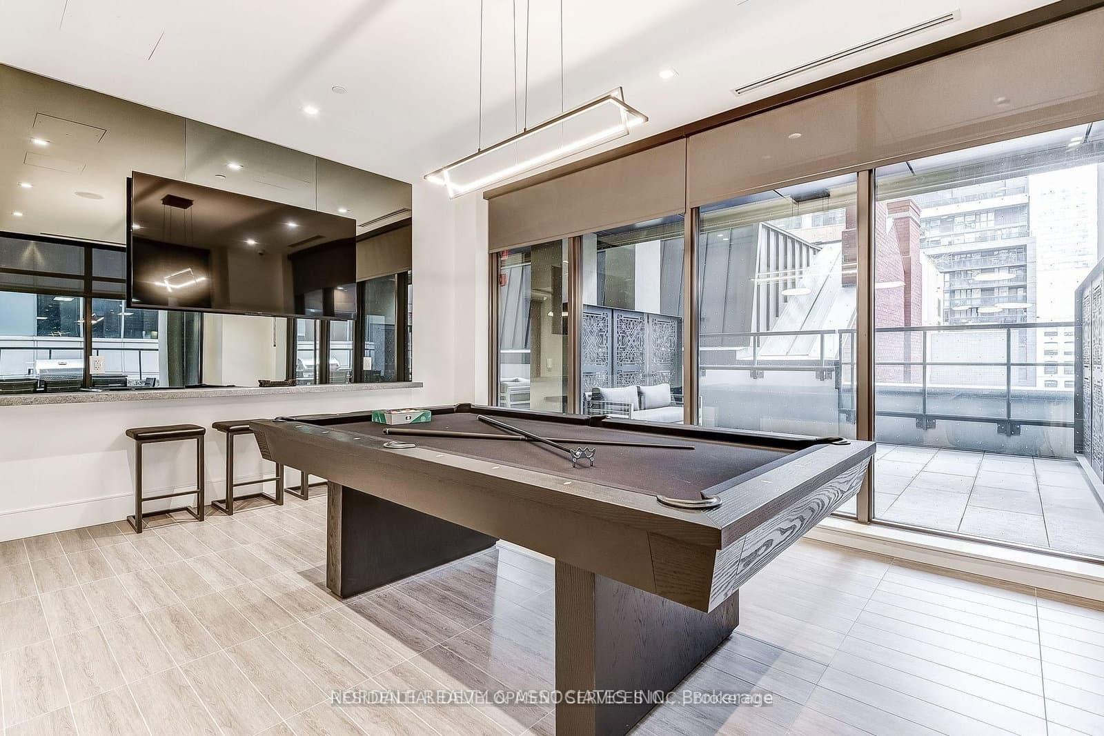 28 Widmer Street, Unit SPH25 thumbnail 6