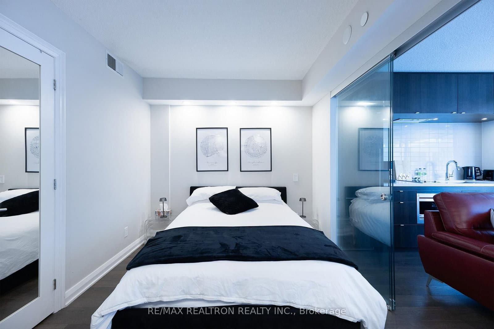 155 Yorkville Avenue thumbnail 10