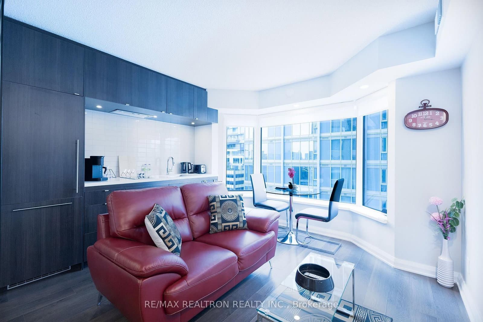 155 Yorkville Avenue thumbnail 12