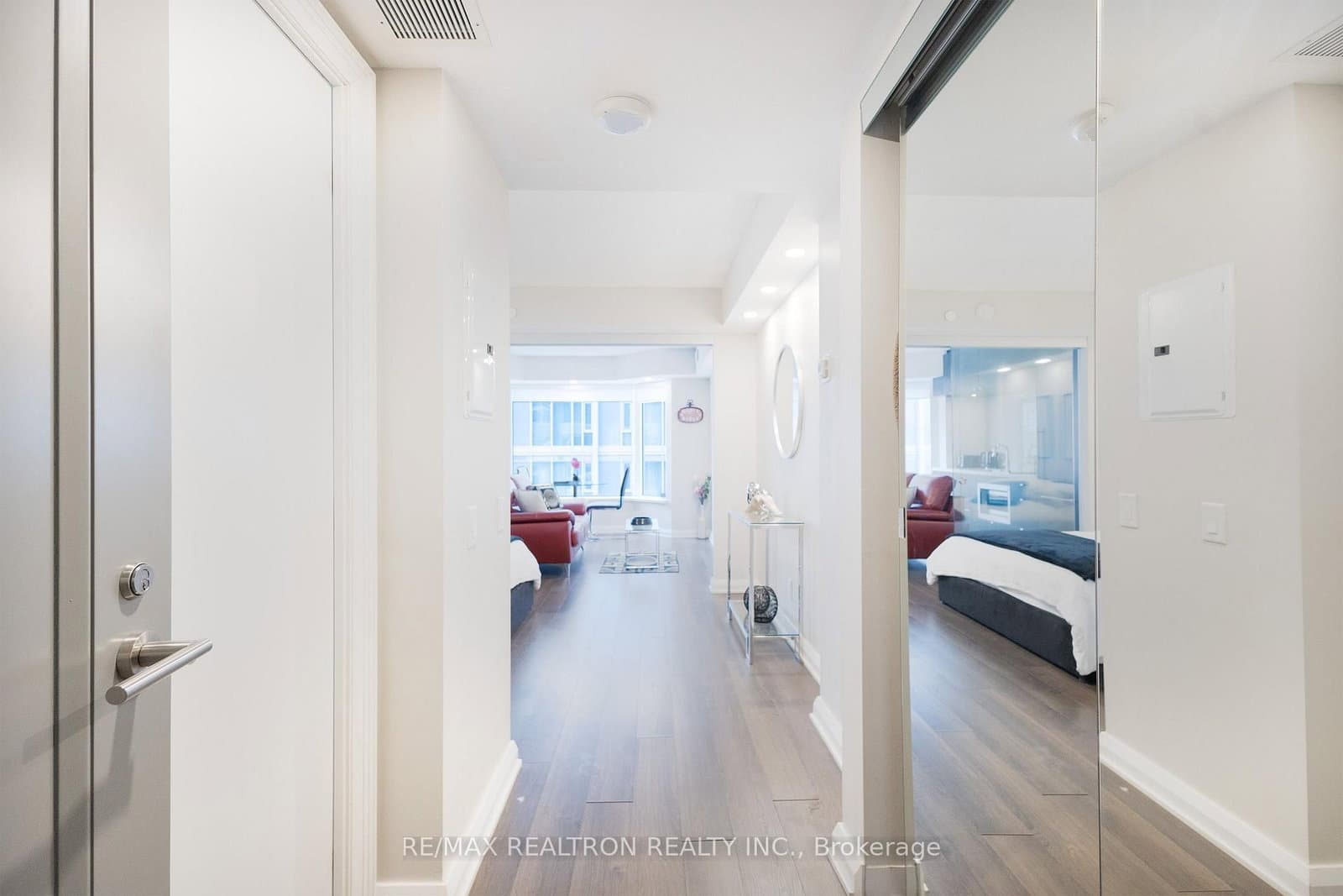 155 Yorkville Avenue thumbnail 6
