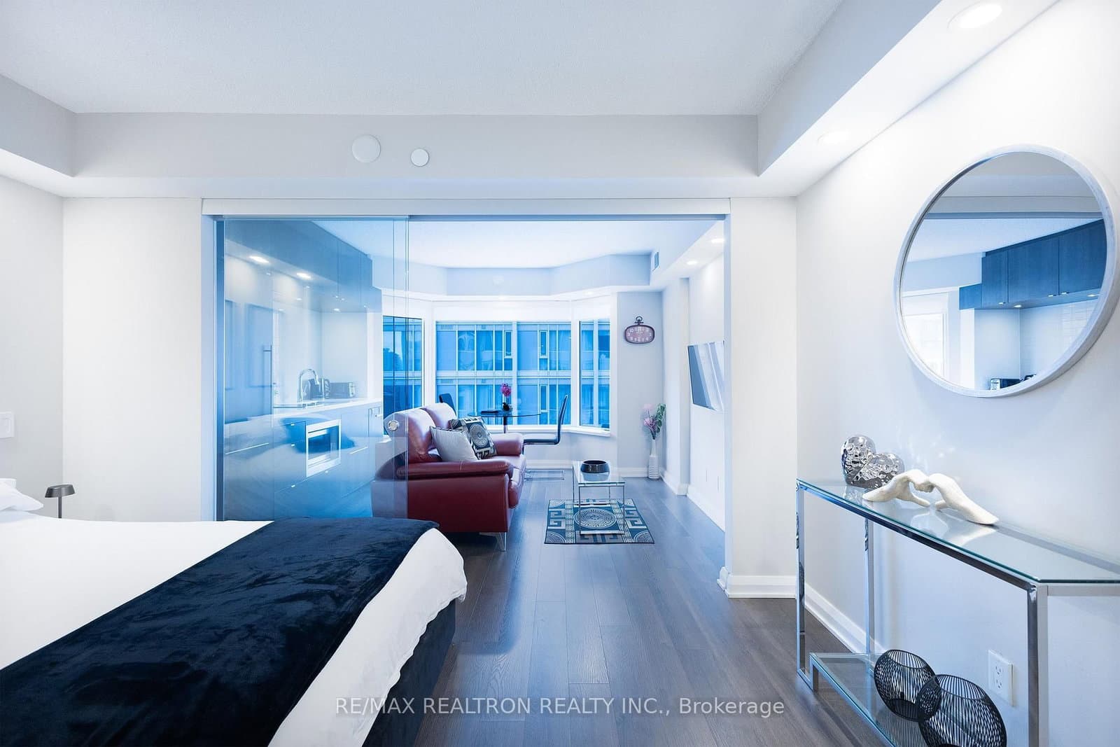 155 Yorkville Avenue thumbnail 8